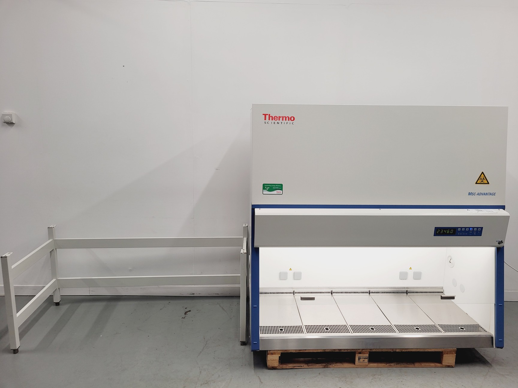 Image of Thermo Scientific MSC-Advantage MSC 1.5 Class 2 Safety Cabinet with Stand Lab