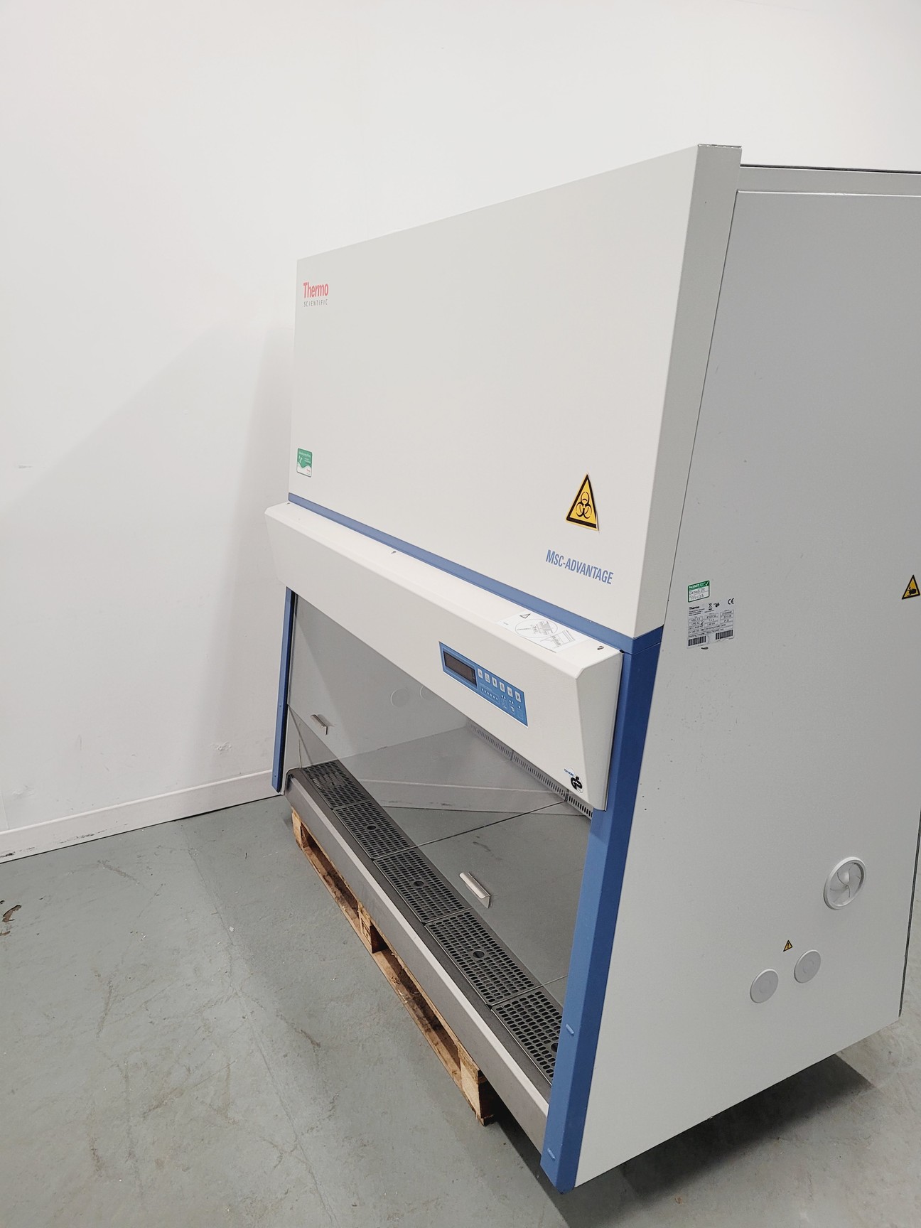 Image of Thermo Scientific MSC-Advantage MSC 1.5 Class 2 Safety Cabinet with Stand Lab