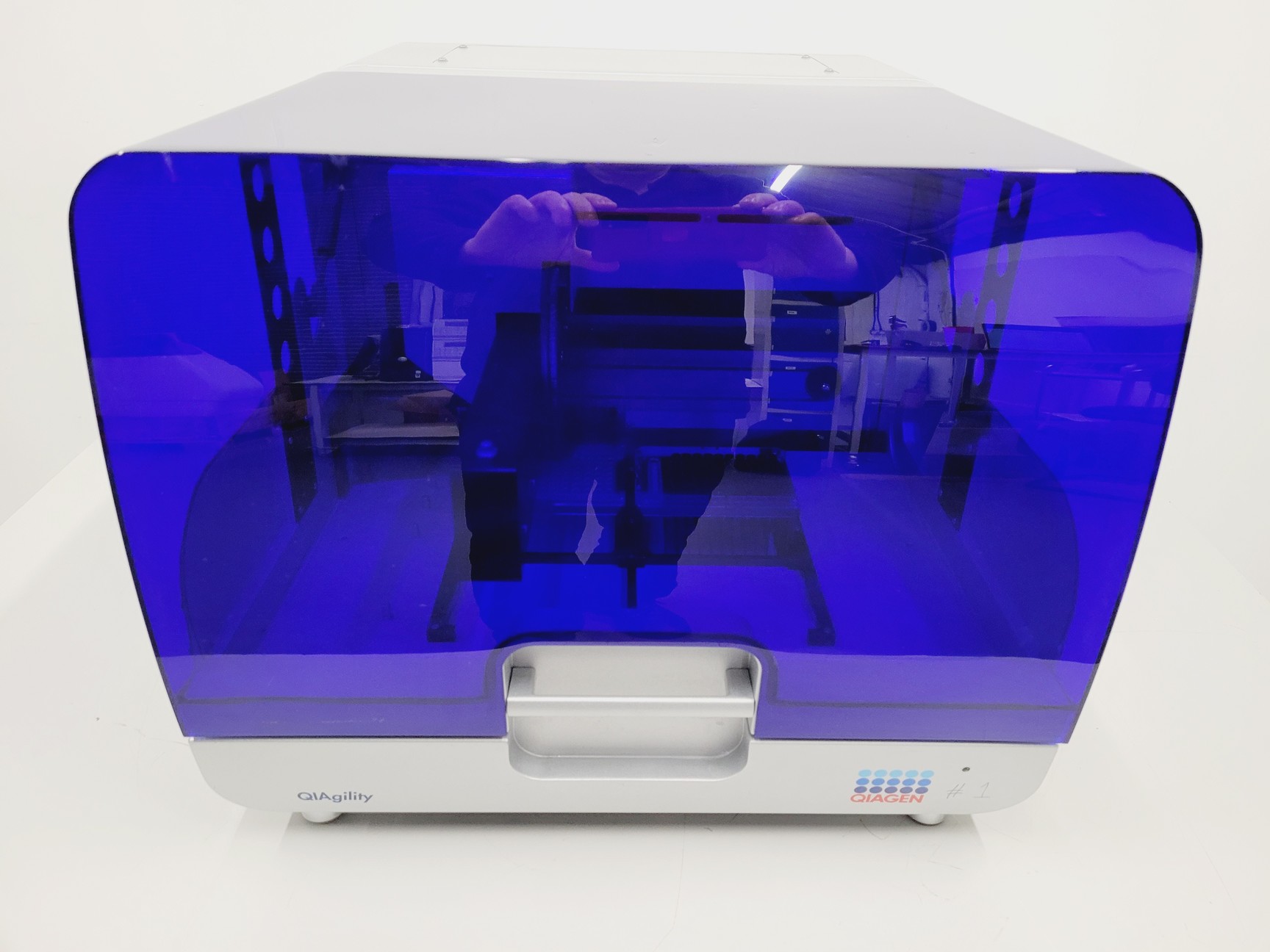 Qag Machine Qiagen QIAgility Automated PCR Workstation Lab