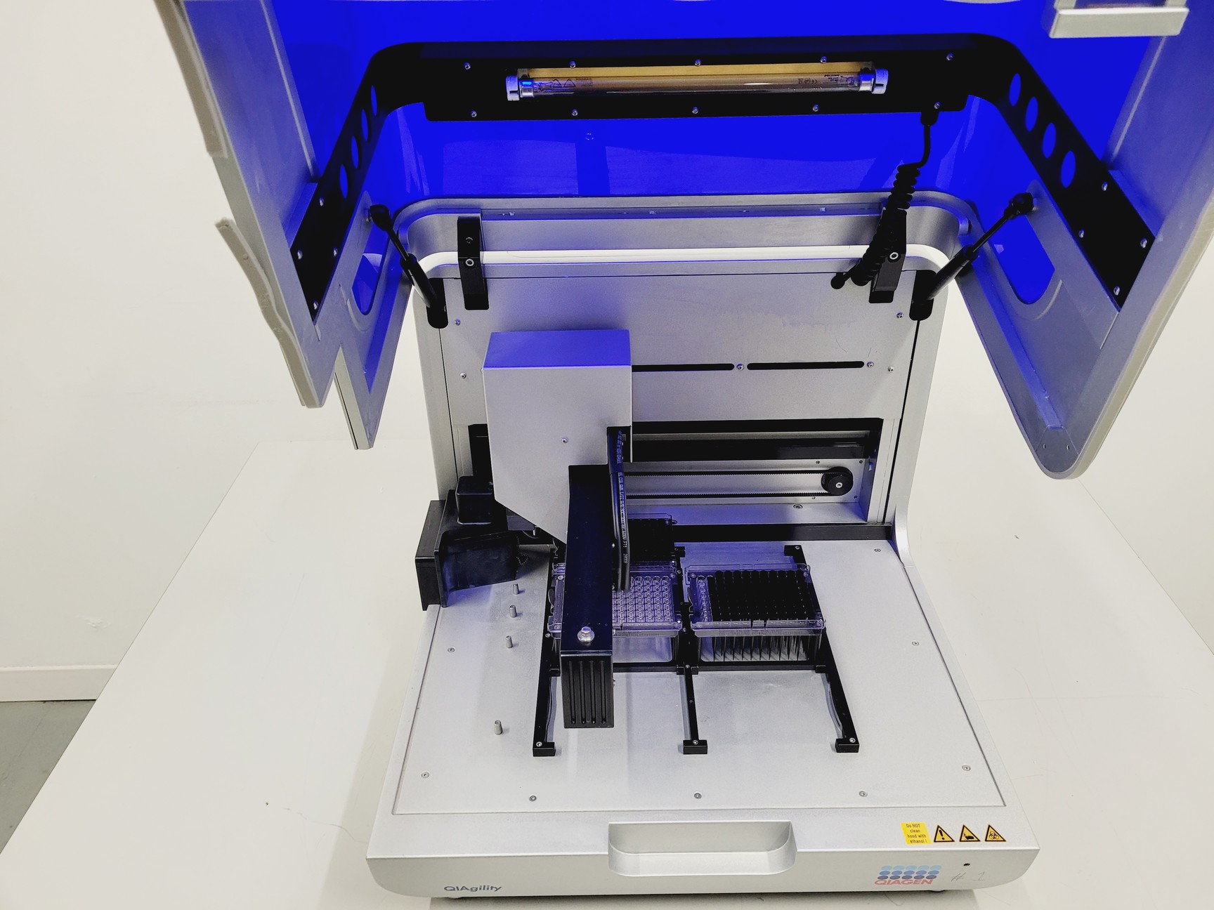 Qag Machine Qiagen QIAgility Automated PCR Workstation Lab