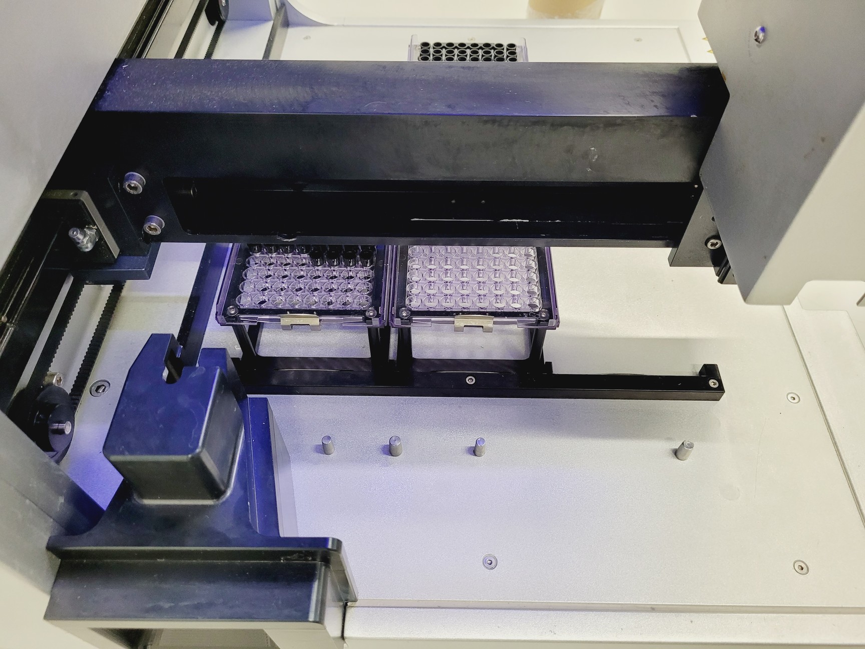 Qag Machine Qiagen QIAgility Automated PCR Workstation Lab