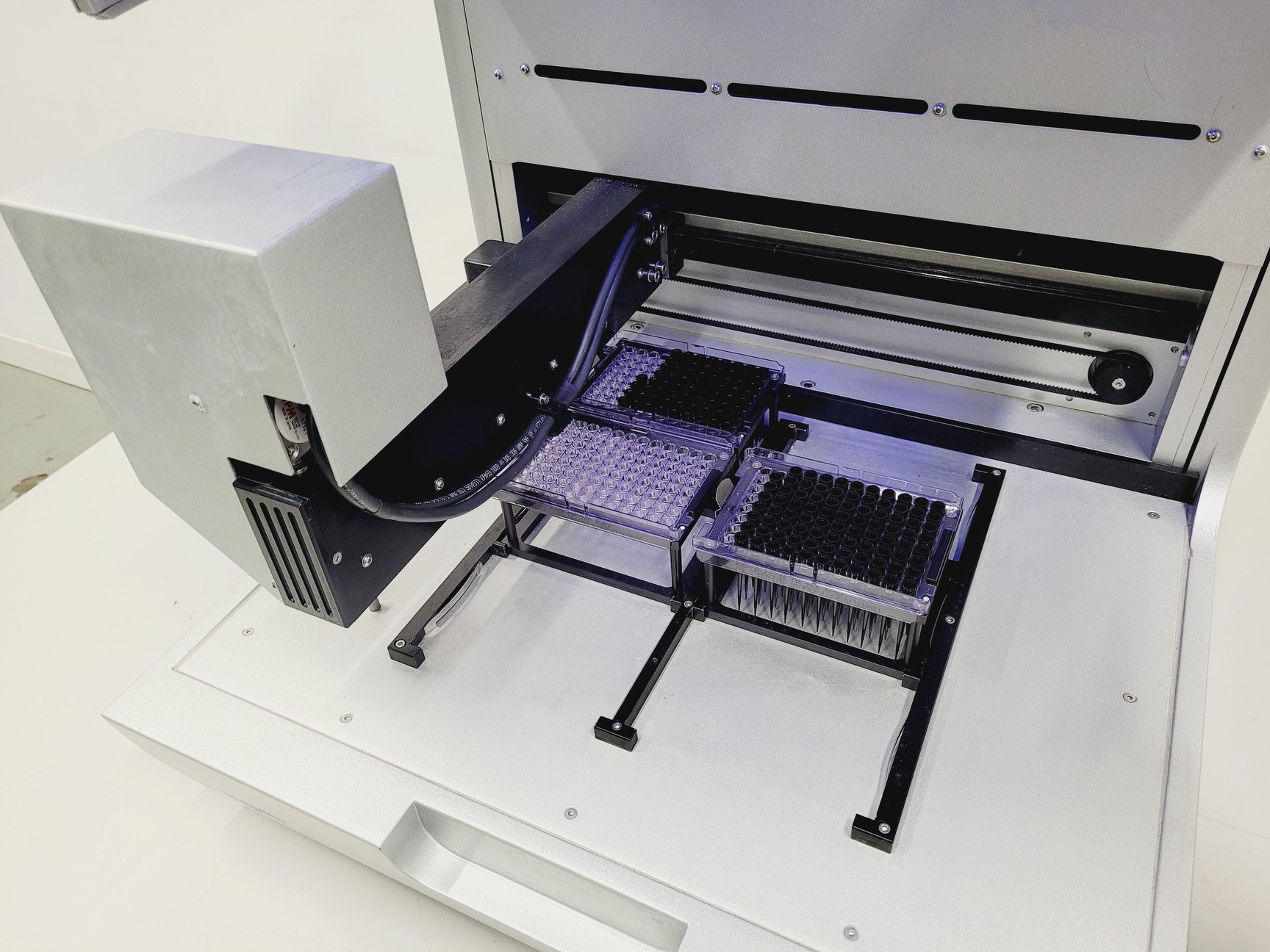 Image of Qiagen QIAgility Automated PCR Workstation Lab