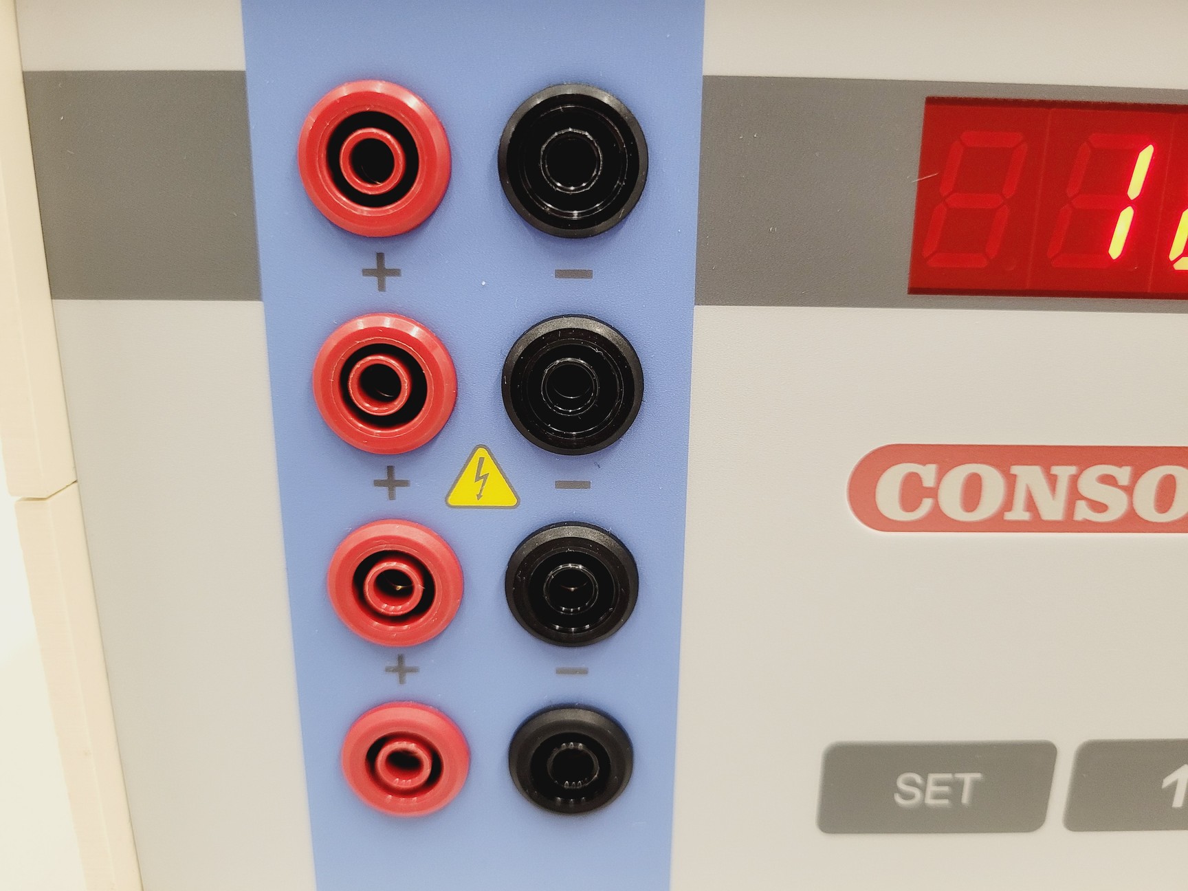 Image of Consort E831 Electrophoresis Power Supply Lab