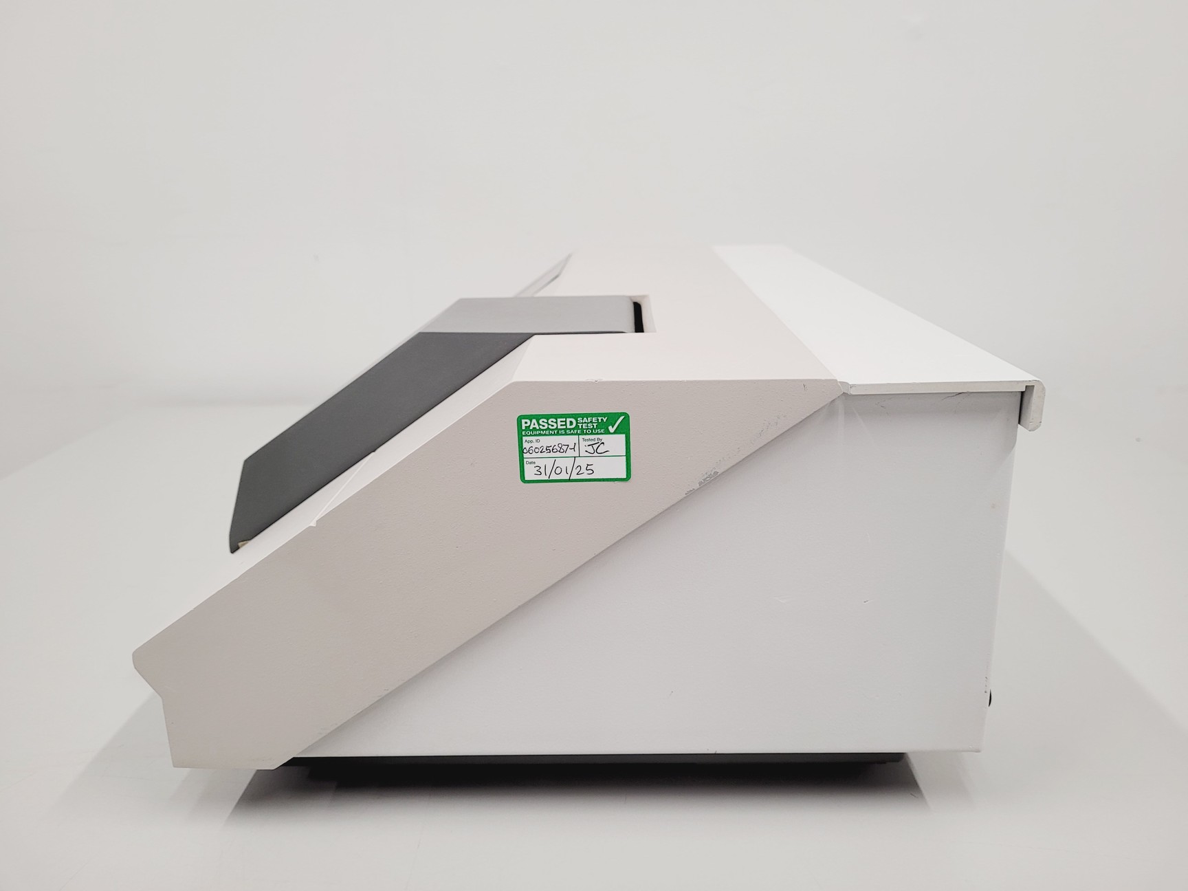 Image of Jenway 6100 Visible Range Spectrophotometer Lab