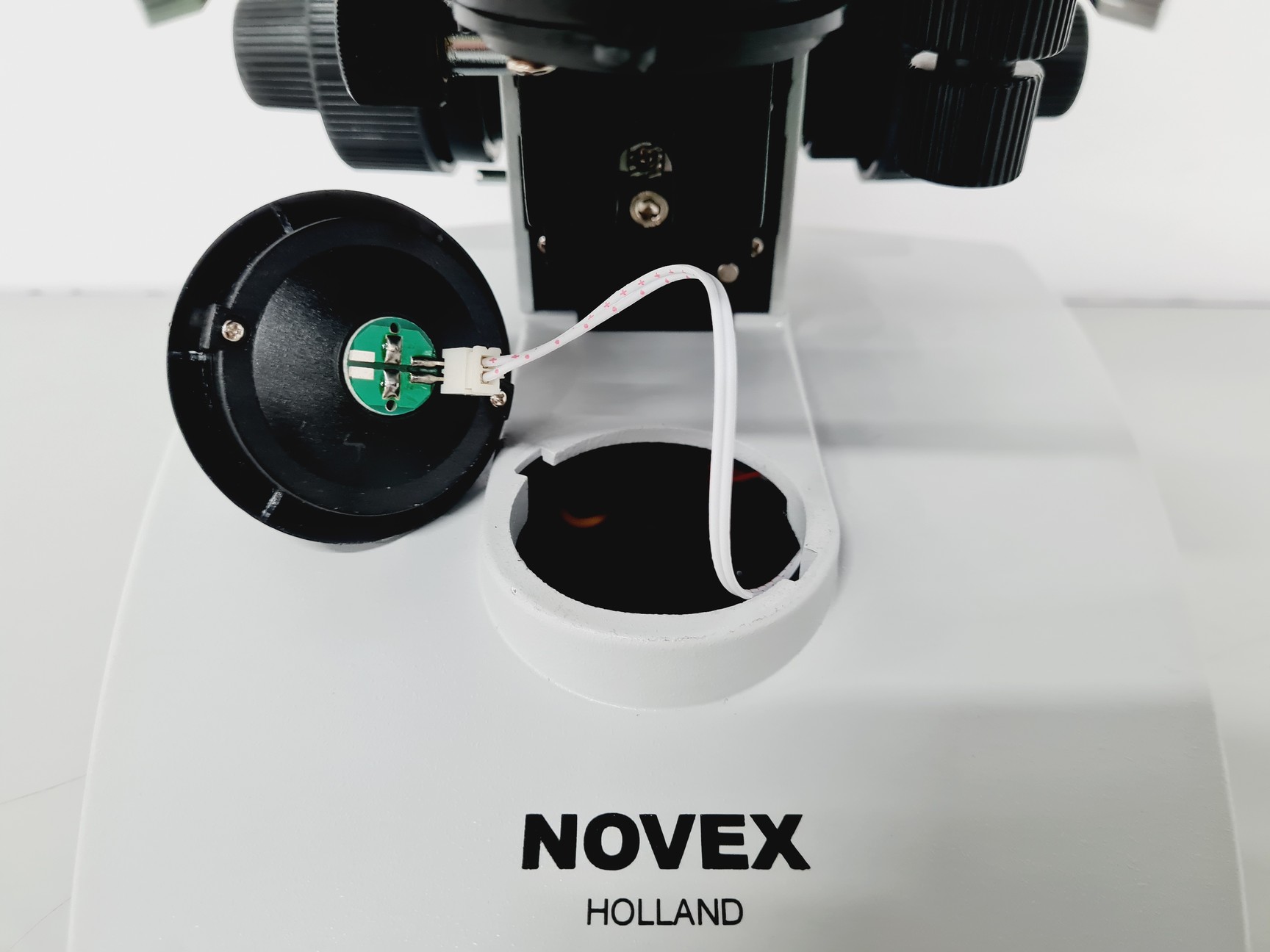 Image of Novex B LED Series Microscope w/ 4 x Objective 100/40/10 Oil Lab