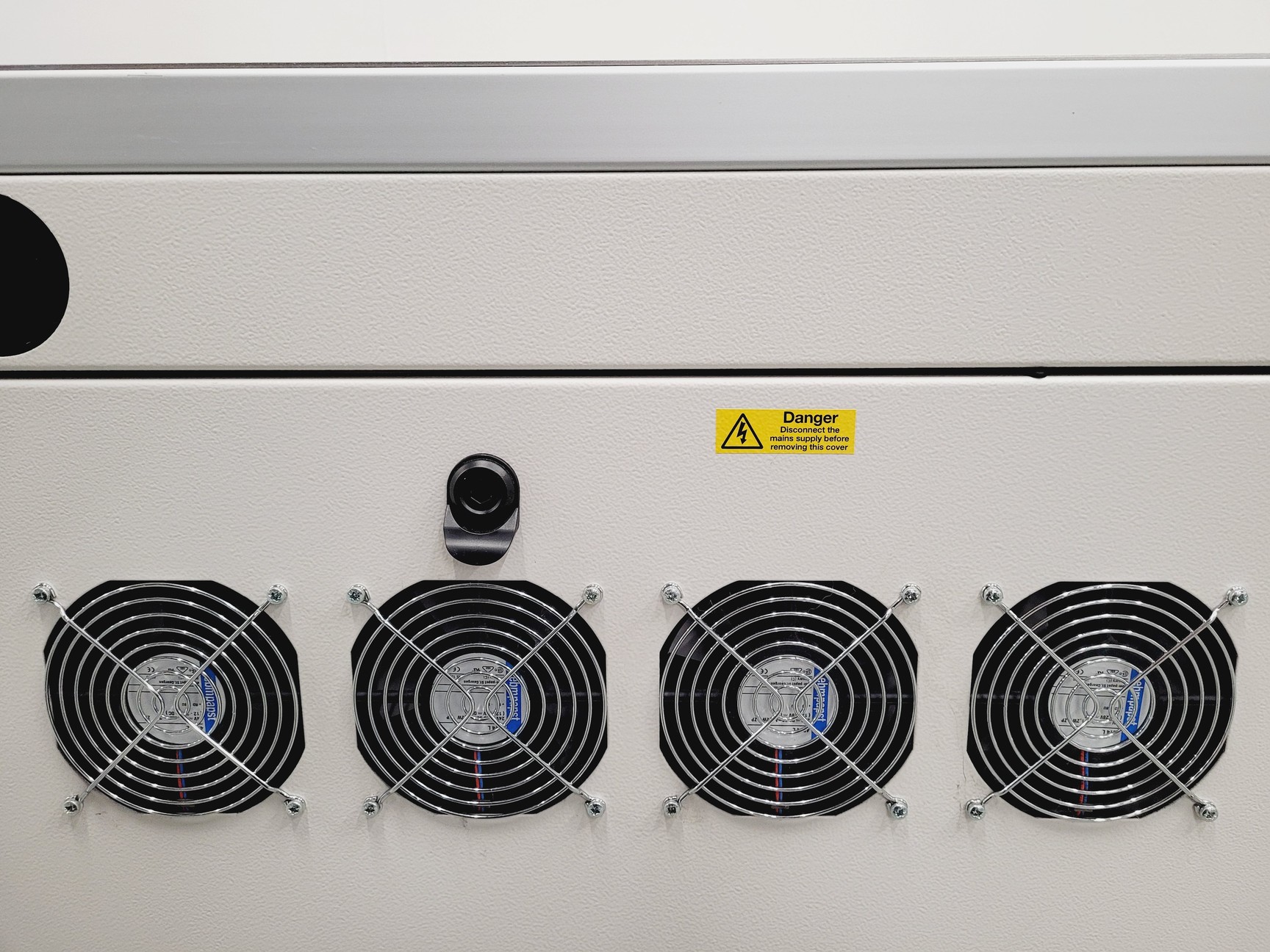 Image of Peak Scientific Laboratory Table 3-1B Air and Sound Conditioned Pump Compartment