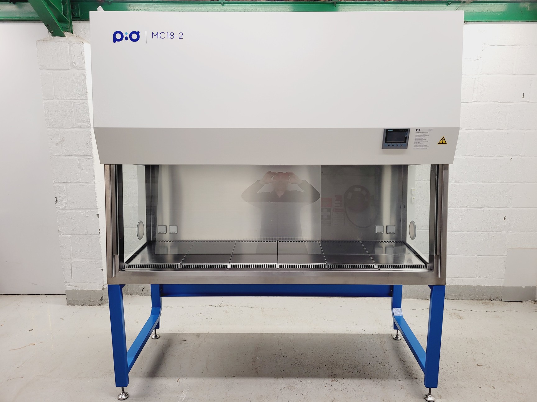 Image of Iskra PIO 2020 Class ll Microbiological Safety Cabinet Type MC18-2 Stand Lab