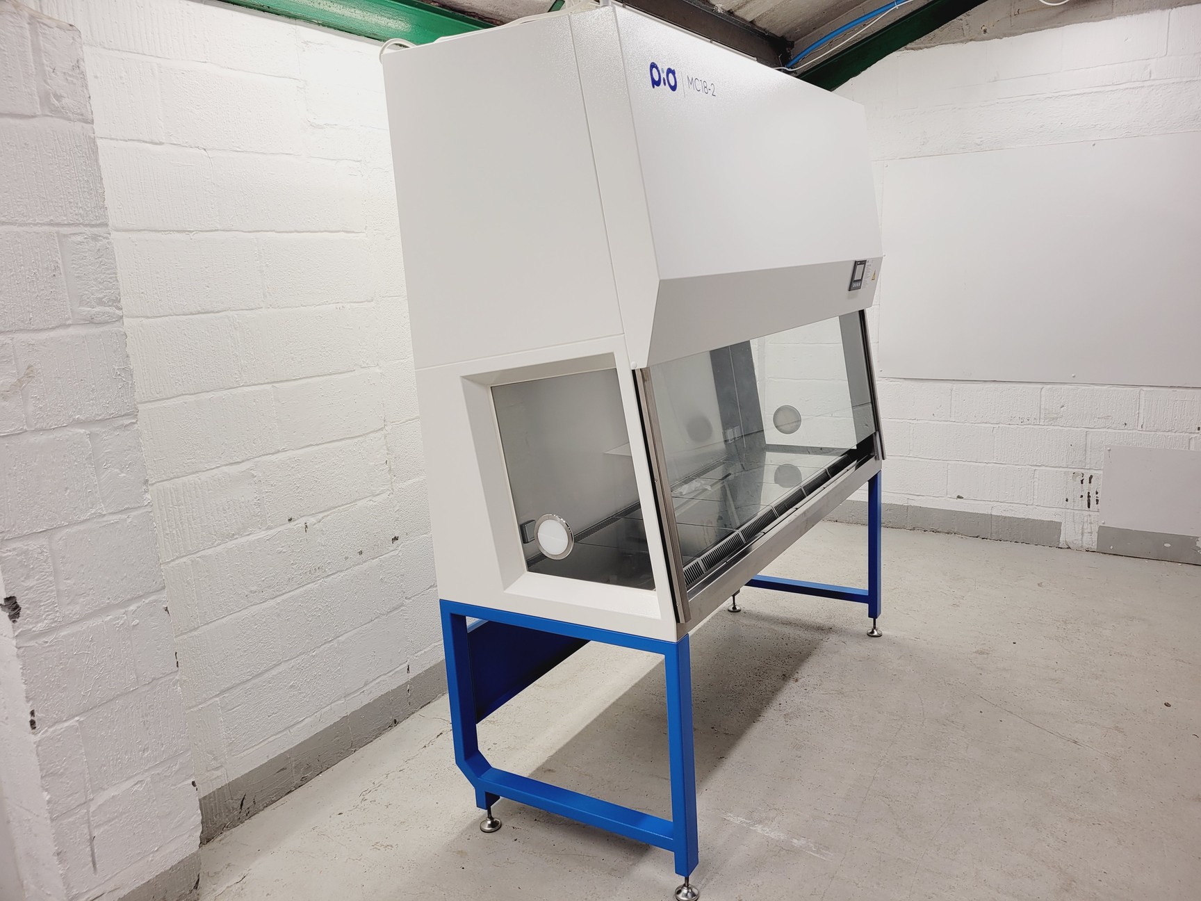 Image of Iskra PIO 2020 Class ll Microbiological Safety Cabinet Type MC18-2 Stand Lab