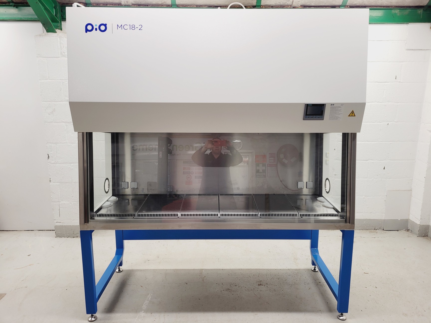 Image of Iskra PIO 2020 MC18-2 Class ll Microbiological Safety Cabinet with Stand lab