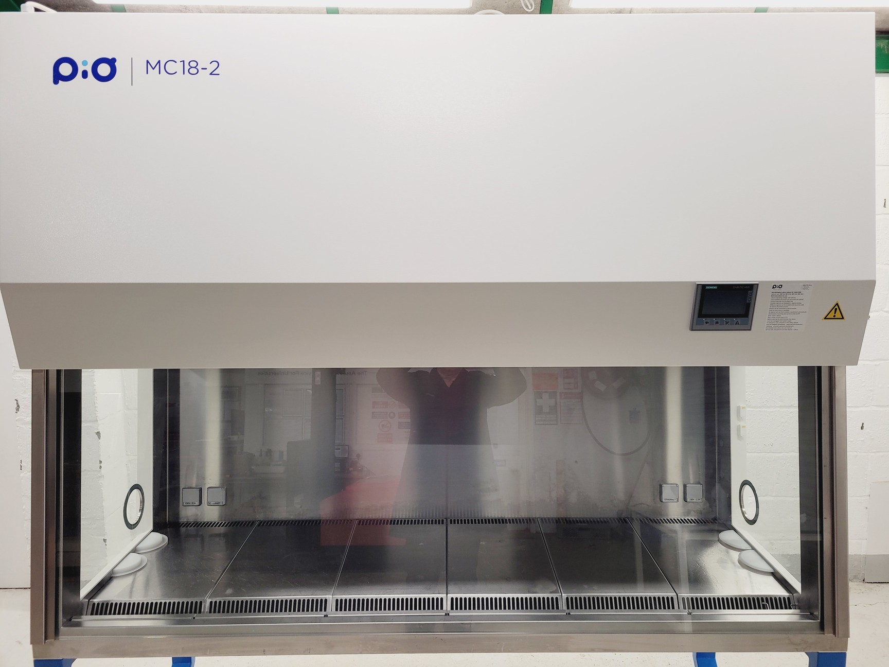 Image of Iskra PIO 2020 MC18-2 Class ll Microbiological Safety Cabinet with Stand lab