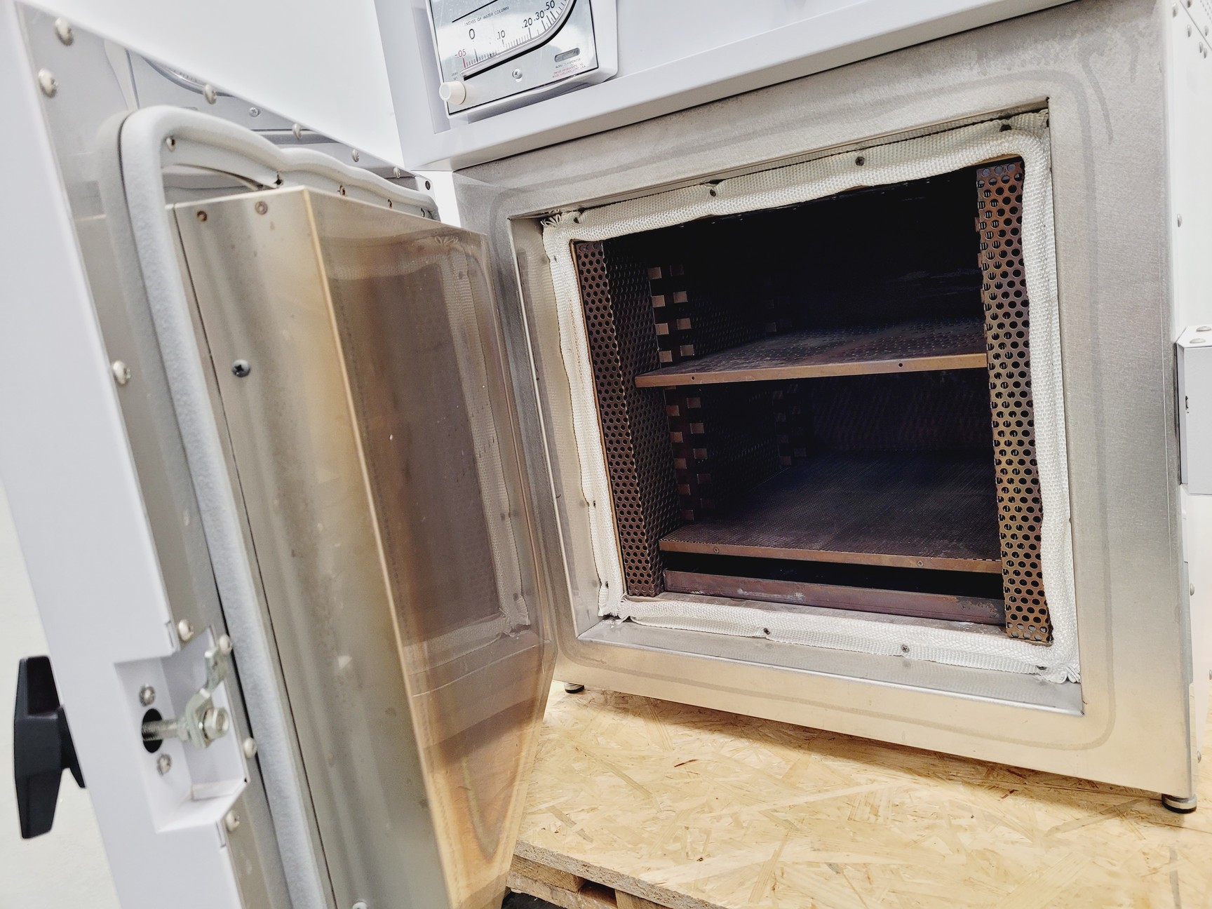 Image of Thermo Scientific Barnstead Thermolyne Pyro-Clean Glassware Oven OV134510-33 Lab