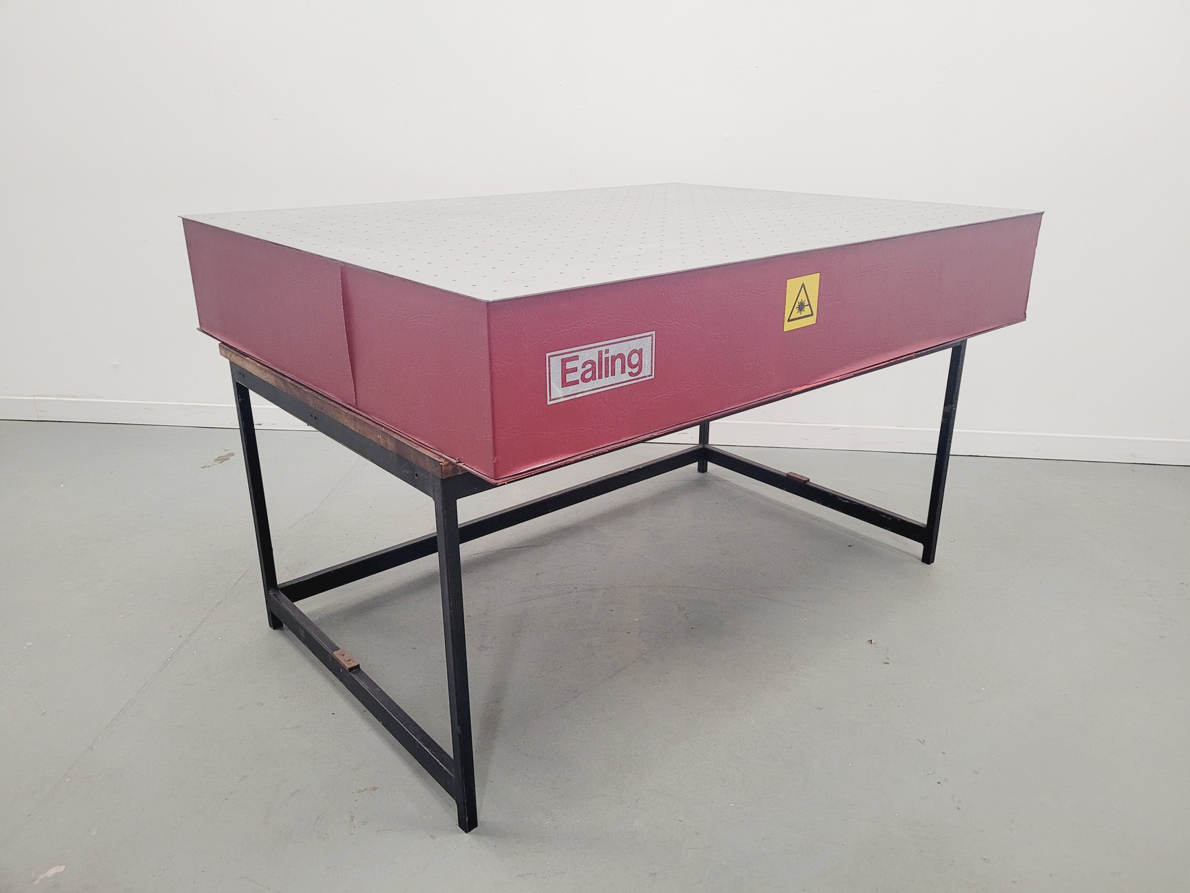 Image of Ealing Optical Isolation Tabletop Breadboard 154x120x25cm on Bench 156x92x72m