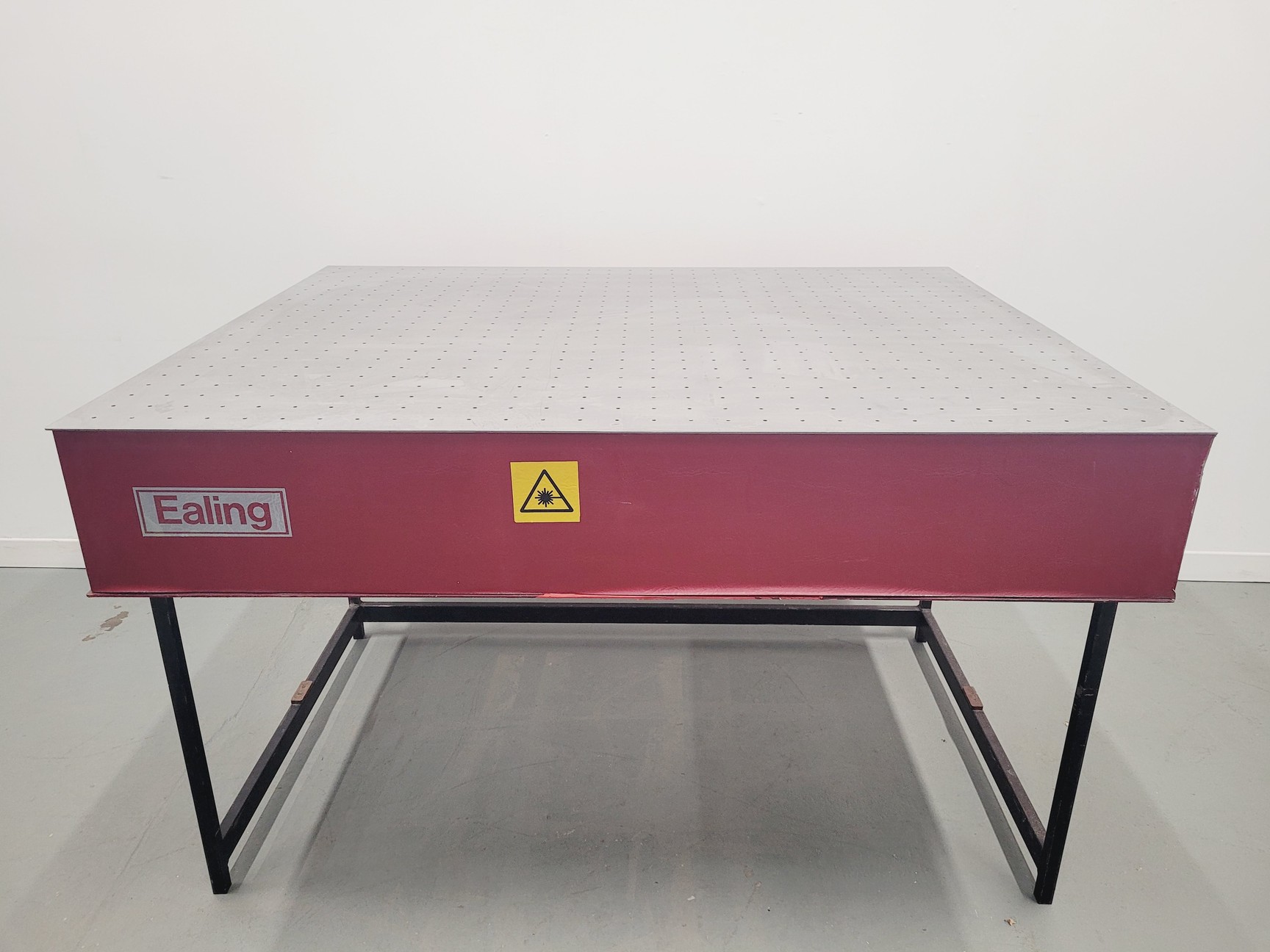 Image of Ealing Optical Isolation Tabletop Breadboard 154x120x25cm on Bench 156x92x72m