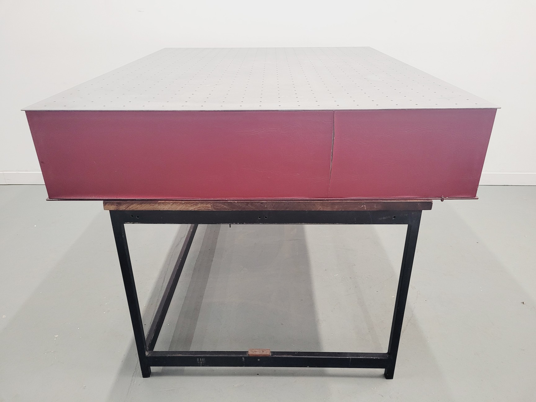 Image of Ealing Optical Isolation Tabletop Breadboard 154x120x25cm on Bench 156x92x72m
