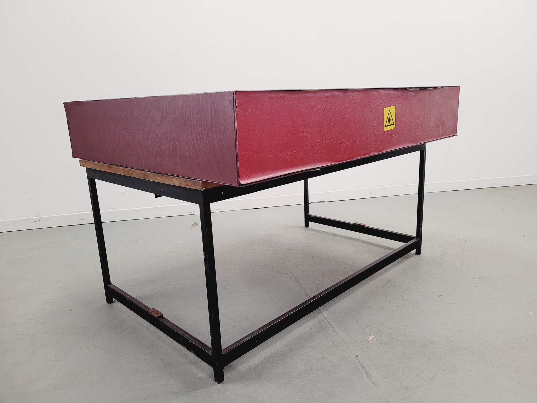 Image of Ealing Optical Isolation Tabletop Breadboard 154x120x25cm on Bench 156x92x72m
