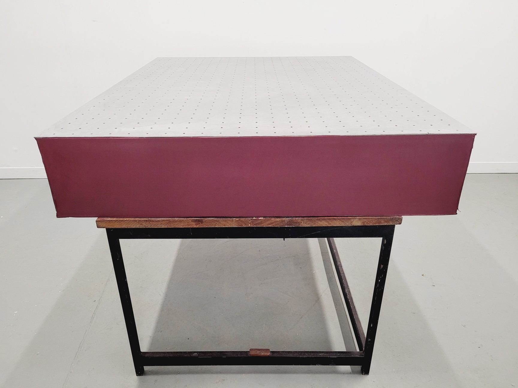 Image of Ealing Optical Isolation Tabletop Breadboard 154x120x25cm on Bench 156x92x72m