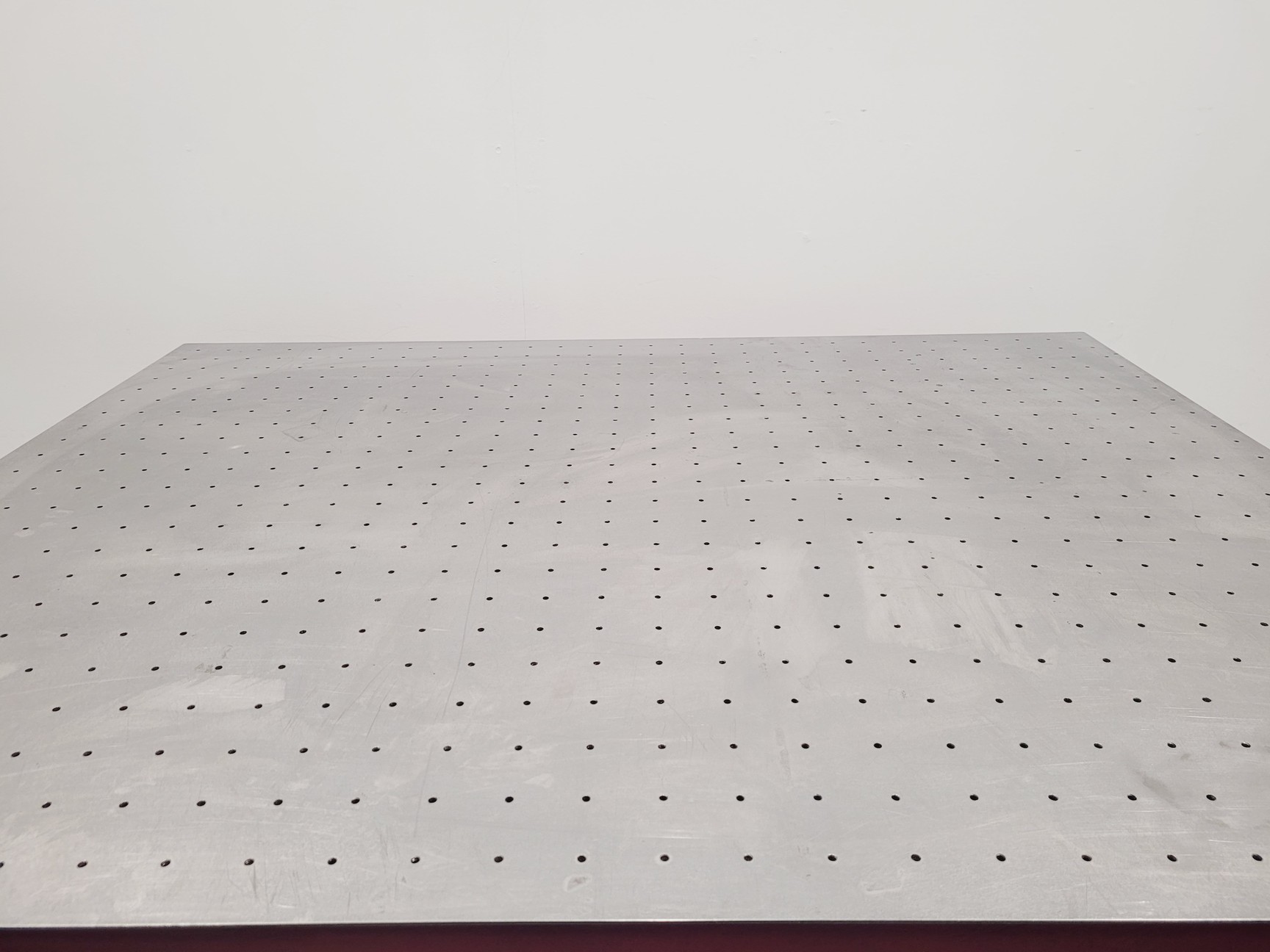 Image of Ealing Optical Isolation Tabletop Breadboard 154x120x25cm on Bench 156x92x72m