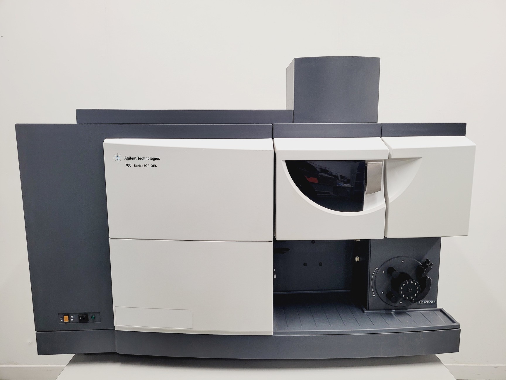 Image of Agilent Technologies 700 Series 720 ICP-OES Spectrometer with G8481A Chiller