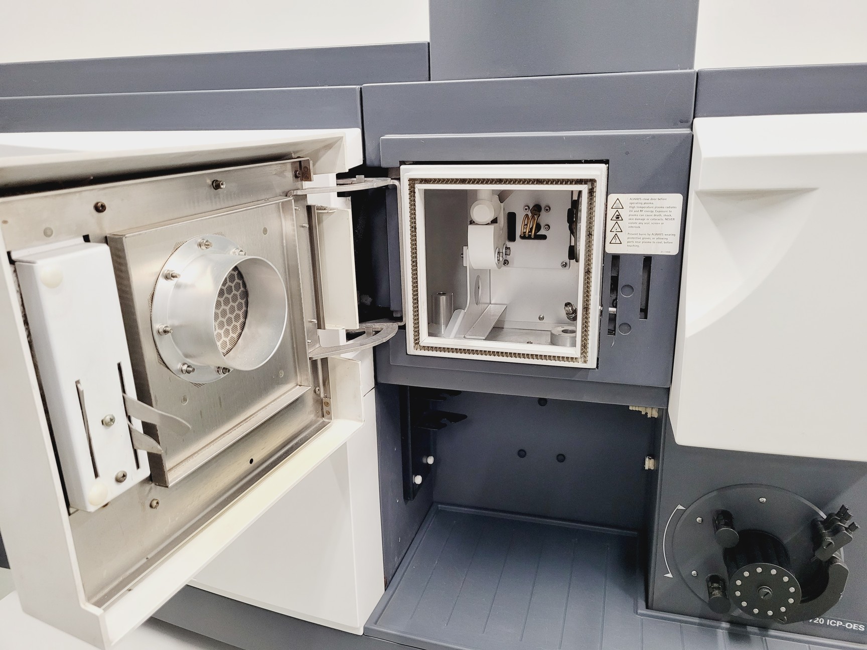 Image of Agilent Technologies 700 Series 720 ICP-OES Spectrometer with G8481A Chiller