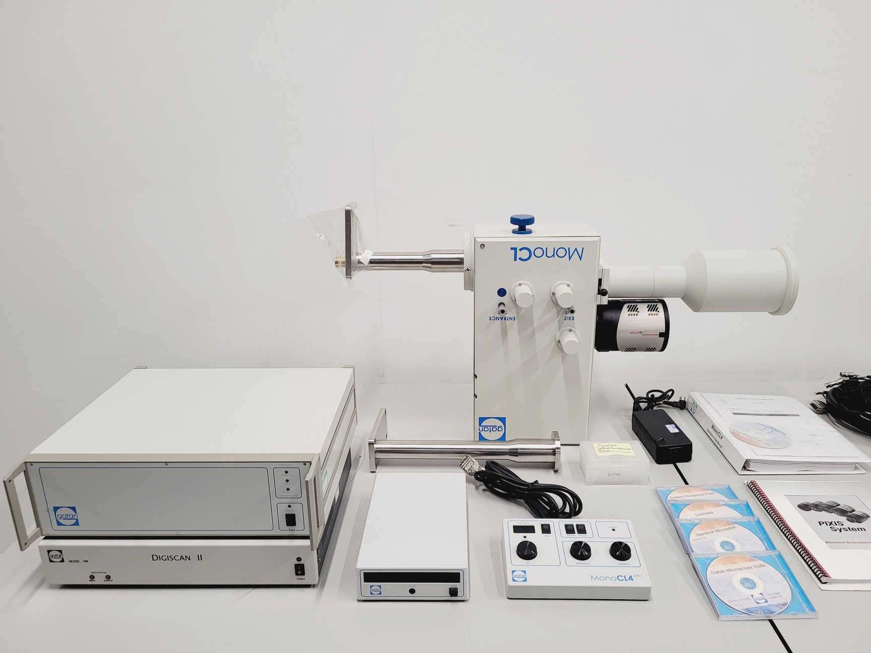 Image of Gatan Mono CL SEM Detector Units With Princeton Pixis 100 Detector Camera Lab