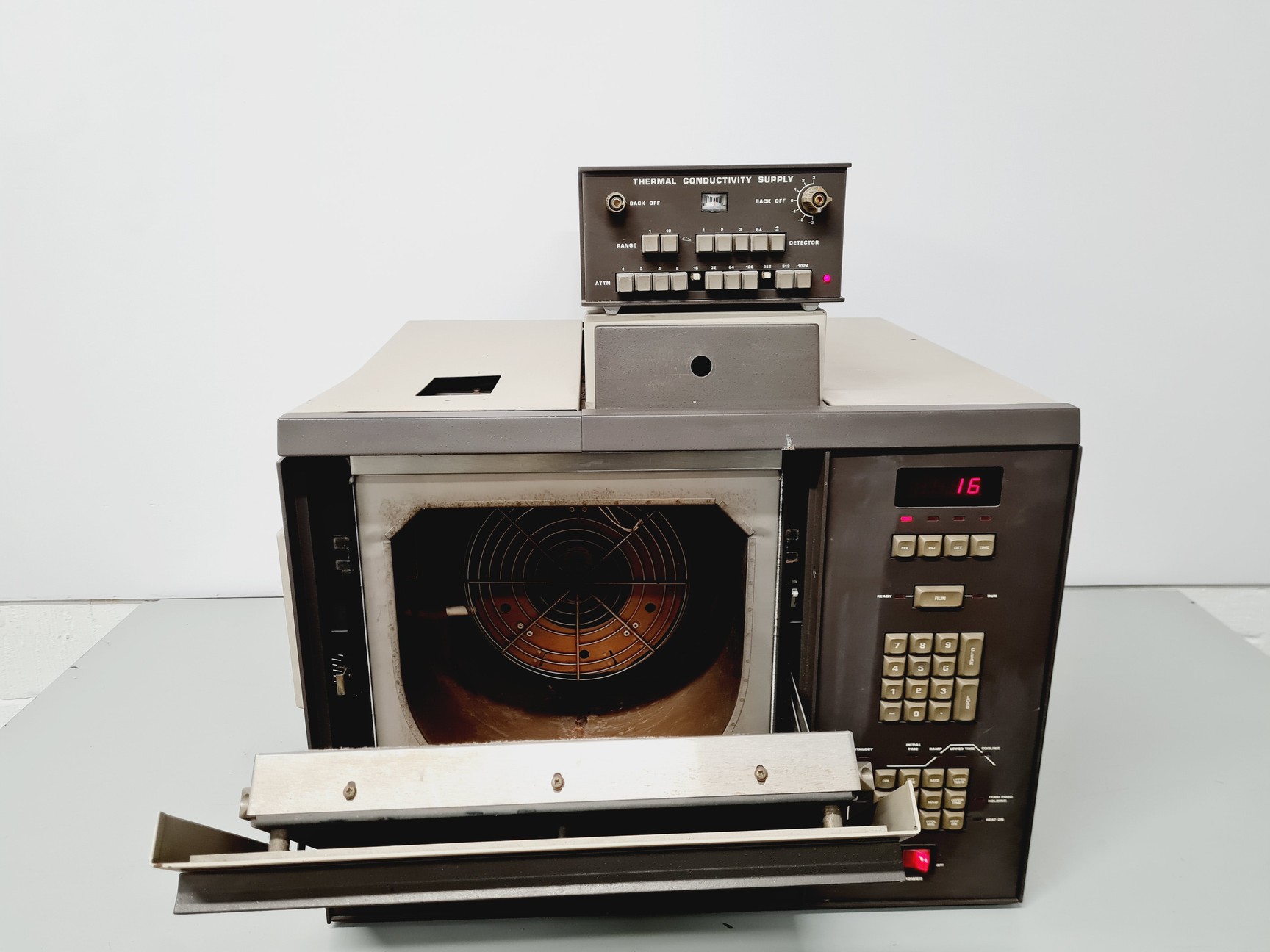 Image of Pye Unicam PU 4550 Gas Chromatograph Lab