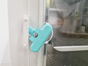 Thumbnail image of Heraeus Heracell 150 Co2 Incubator Spares/Repair - Broken CO2 Port Lab