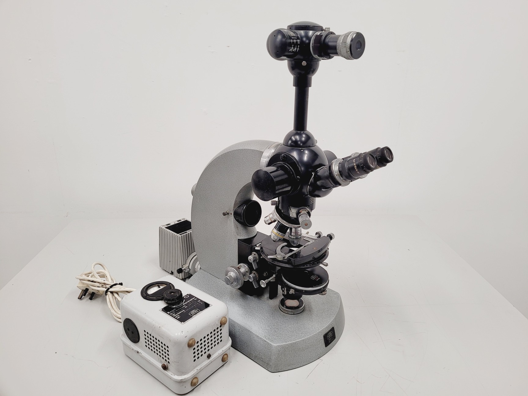 Image of Carl Zeiss Compound Microscope w/ 39 25 33 Transformer 5 x Objectives 10/25/40x