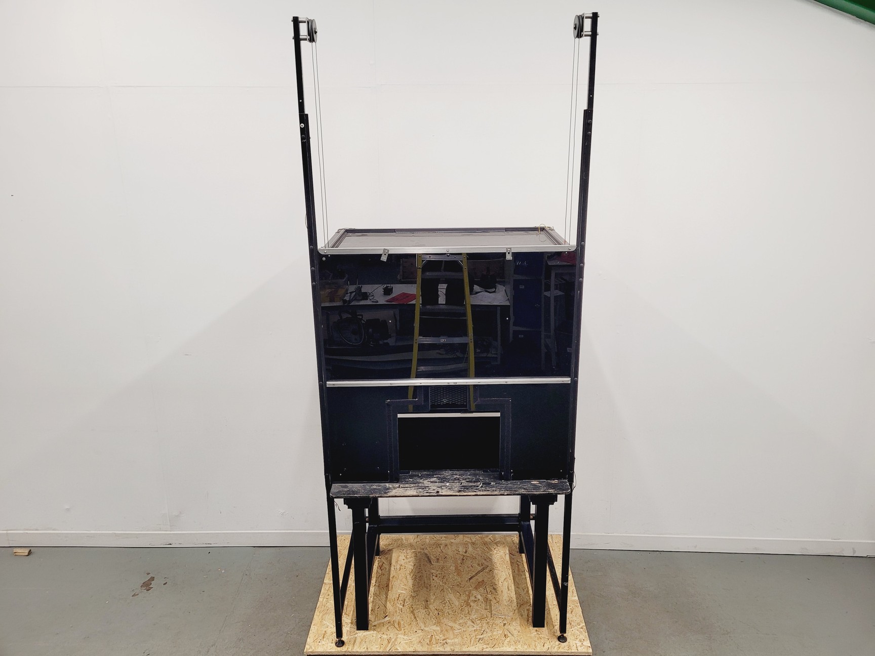 Image of Faraday Cage and Active Isolation Table 97 x 73 x 244cm Lab