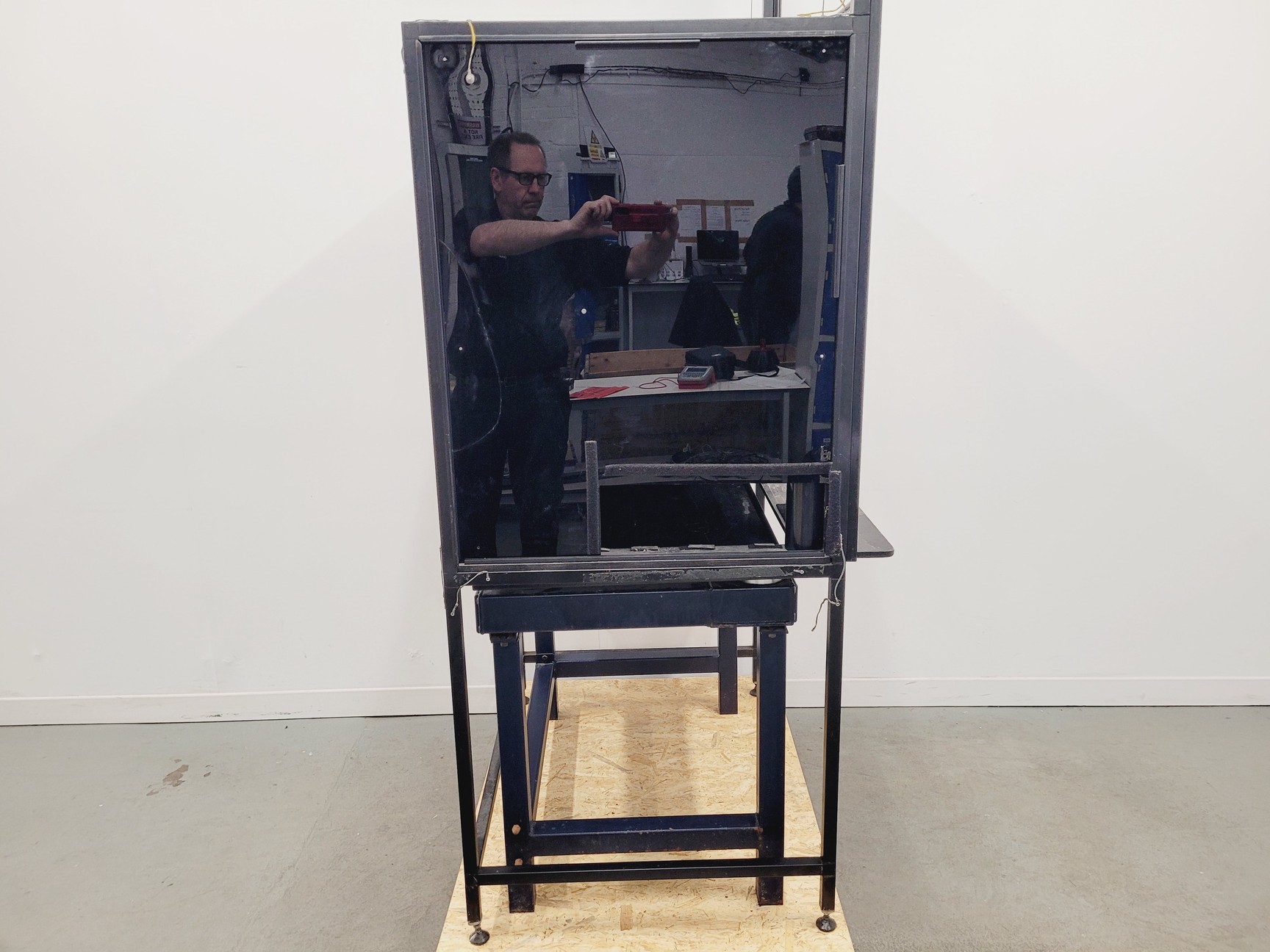 Image of Faraday Cage and Active Isolation Table 97 x 73 x 244cm Lab