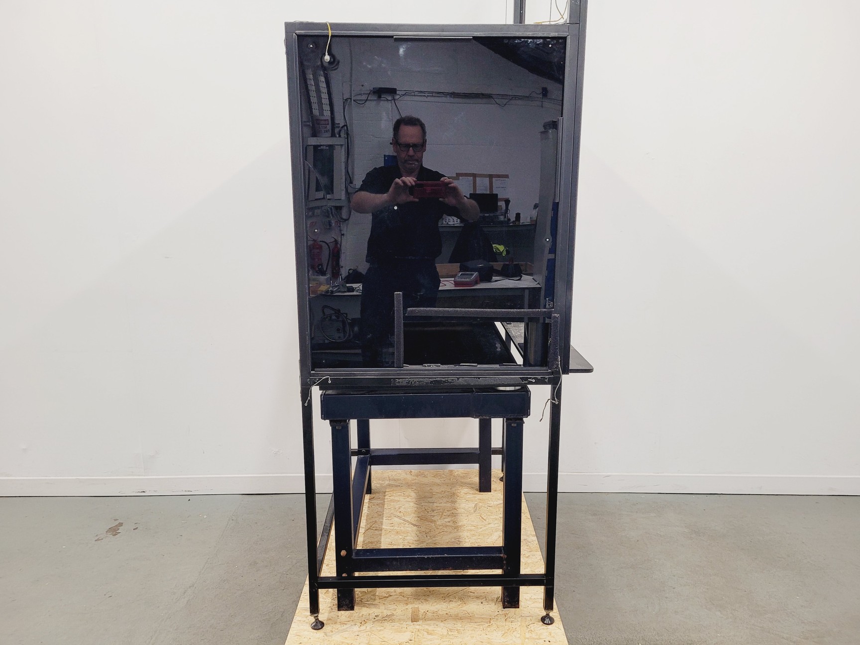 Image of Faraday Cage and Active Isolation Table 97 x 73 x 244cm Lab