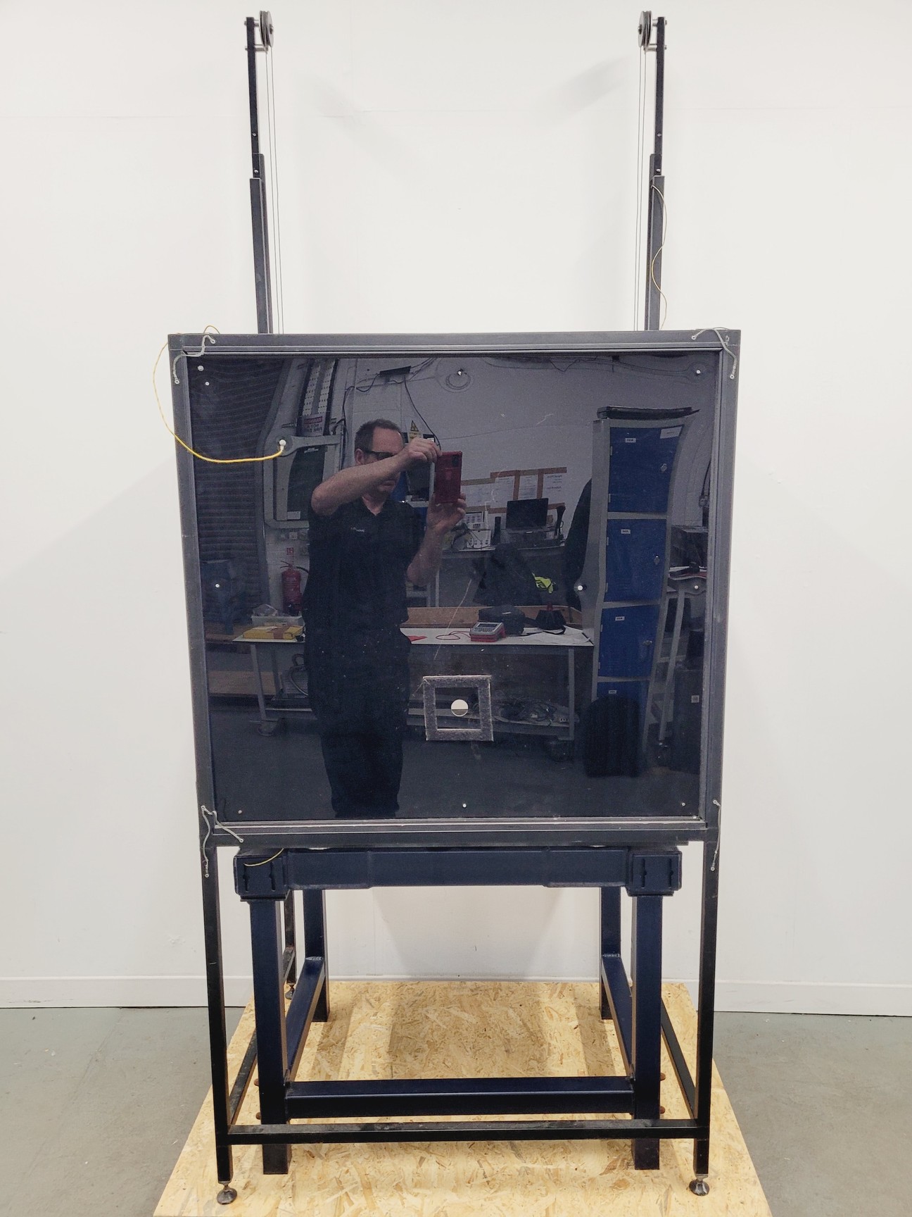 Image of Faraday Cage and Active Isolation Table 97 x 73 x 244cm Lab