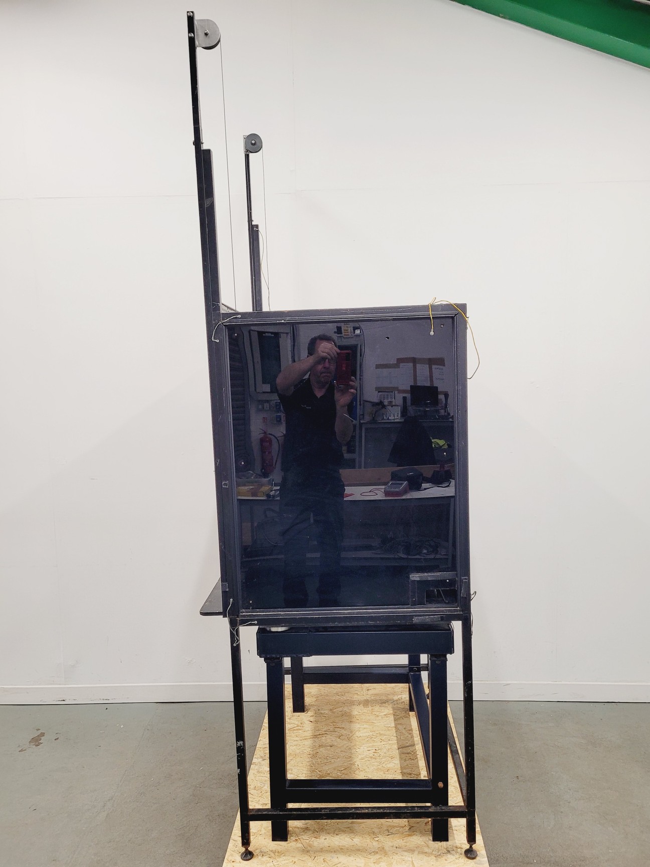 Image of Faraday Cage and Active Isolation Table 97 x 73 x 244cm Lab