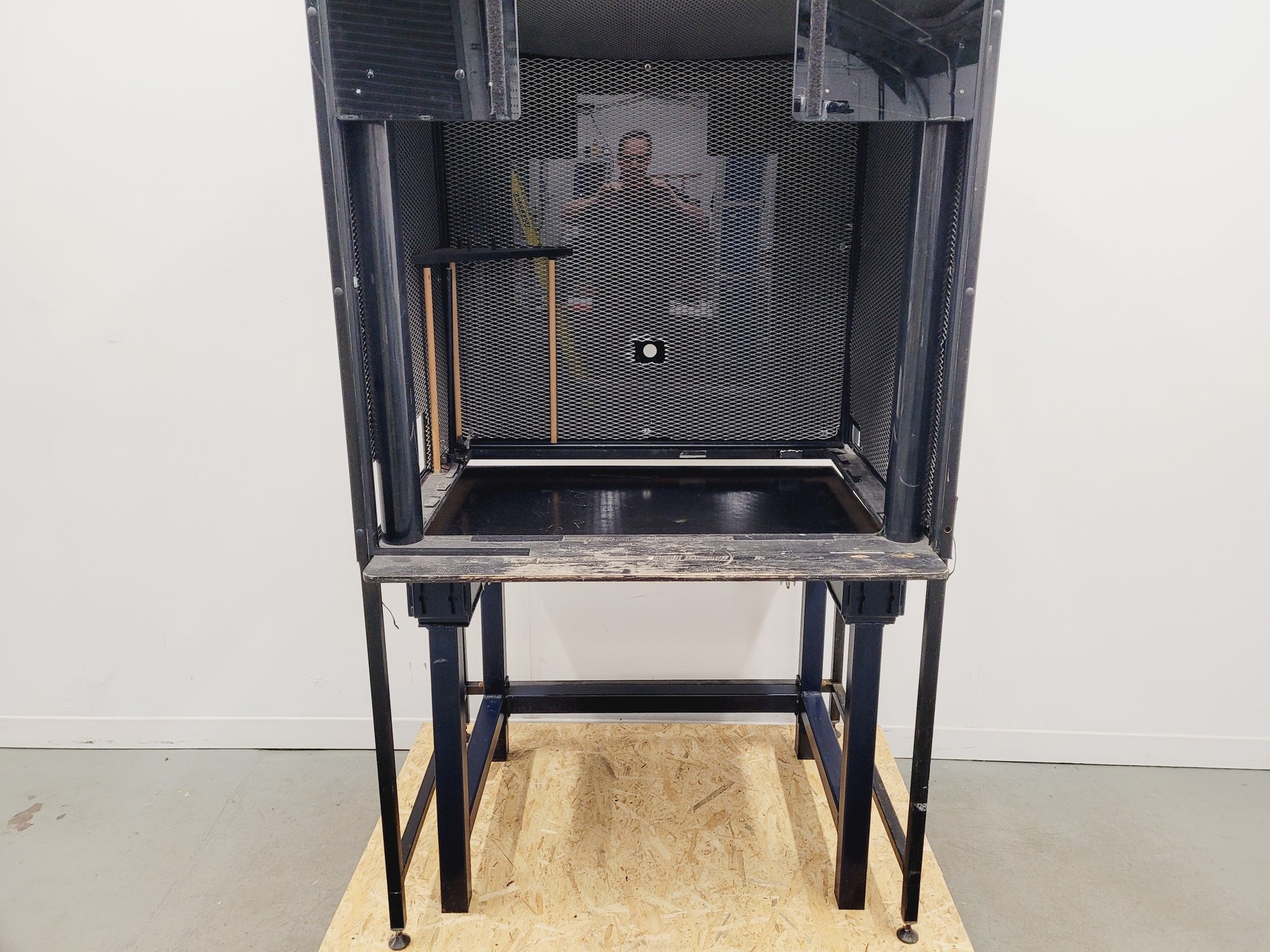 Image of Faraday Cage and Active Isolation Table 97 x 73 x 244cm Lab
