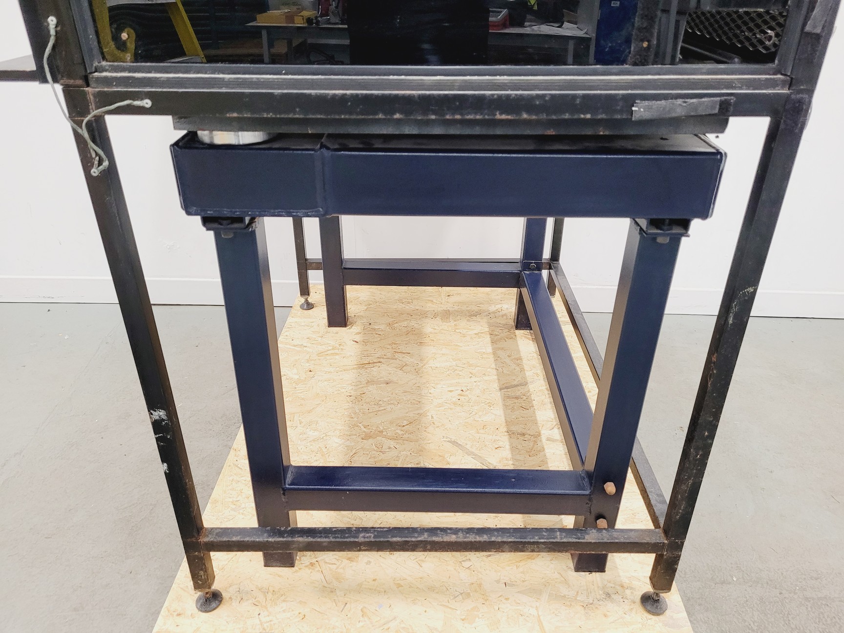 Image of Faraday Cage and Active Isolation Table 97 x 73 x 244cm Lab