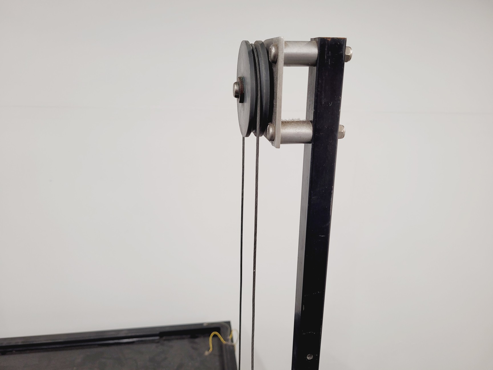 Image of Faraday Cage and Active Isolation Table 97 x 73 x 244cm Lab