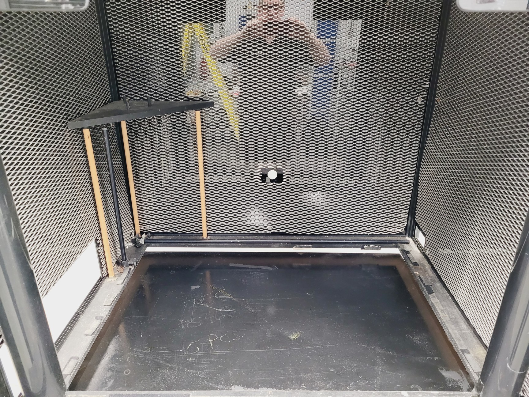 Image of Faraday Cage and Active Isolation Table 97 x 73 x 244cm Lab