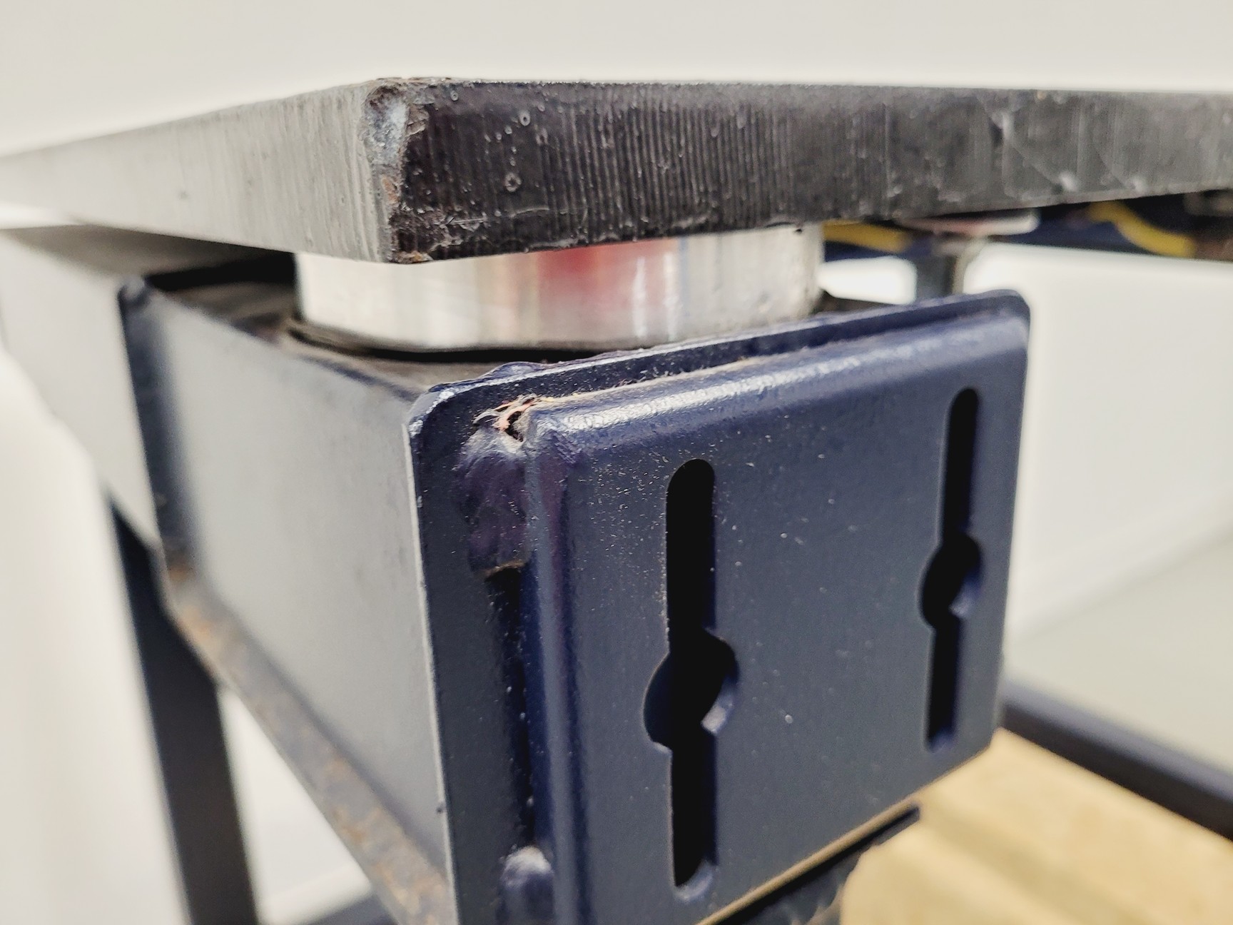 Image of Faraday Cage and Active Isolation Table 97 x 73 x 244cm Lab