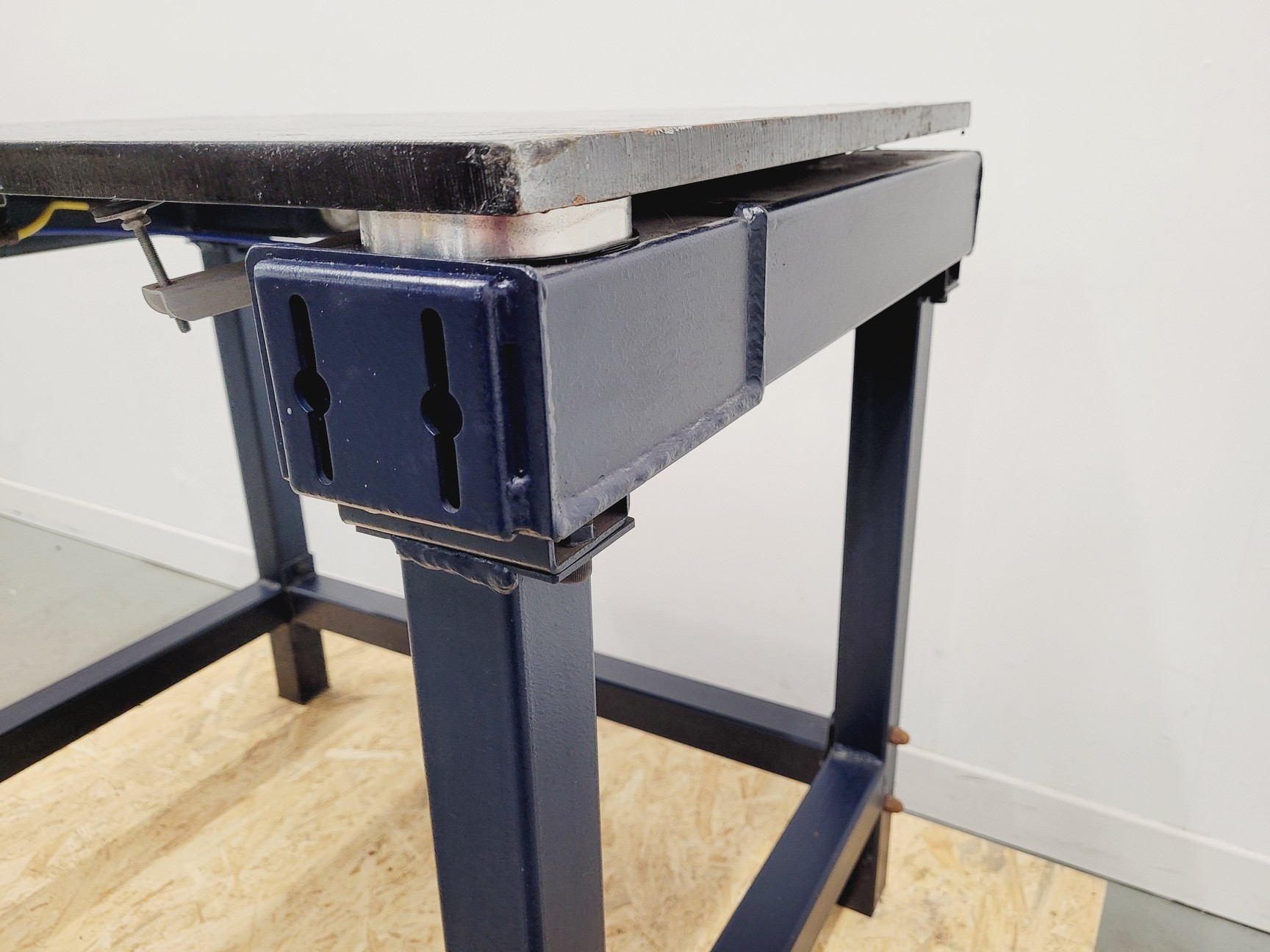 Image of Faraday Cage and Active Isolation Table 97 x 73 x 244cm Lab