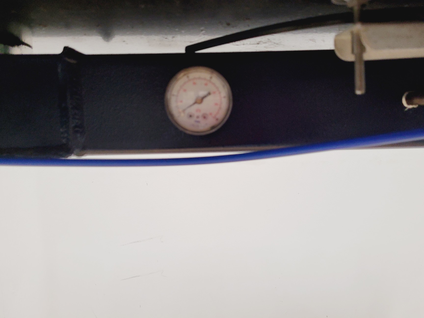 Image of Faraday Cage and Active Isolation Table 97 x 73 x 244cm Lab