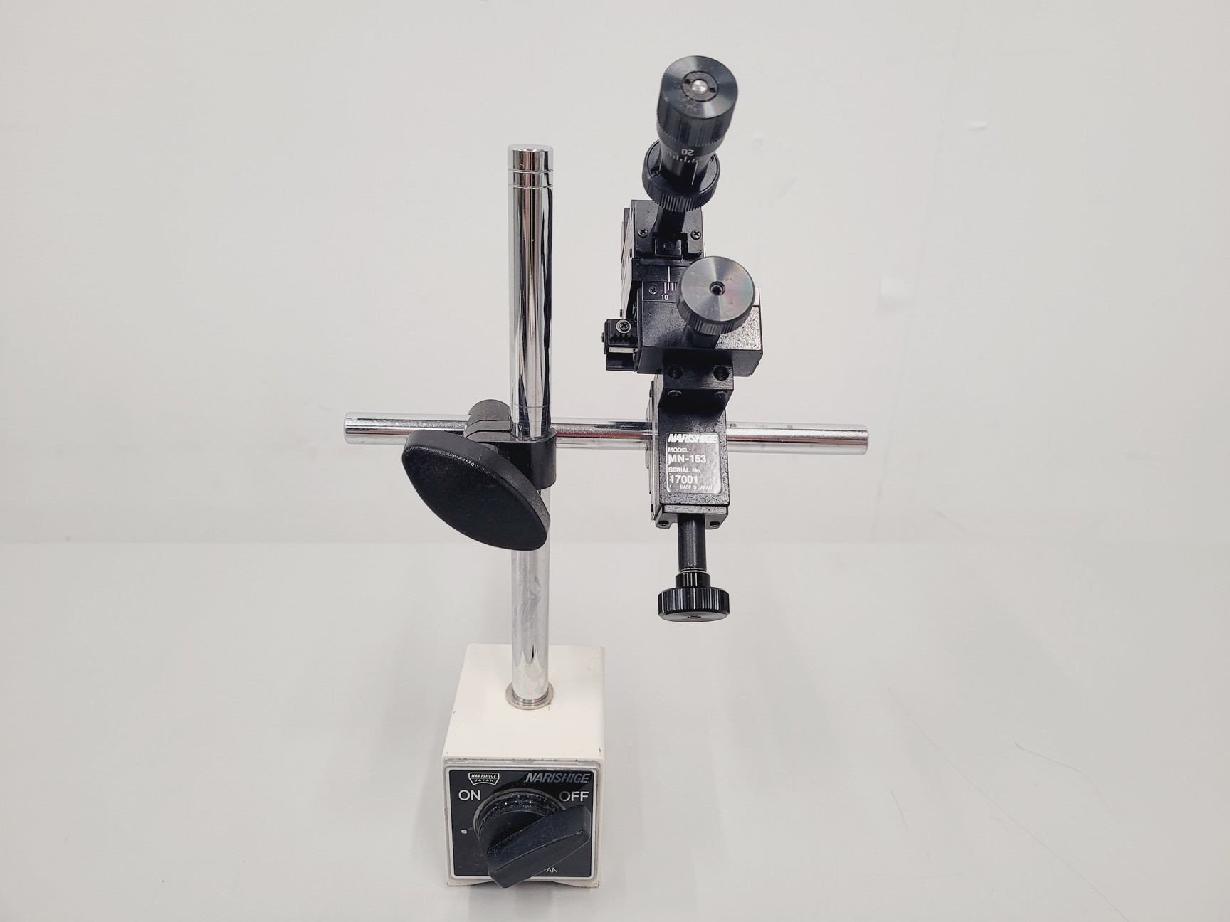 Image of Lot of 3 Narishige 3-axis Micromanipulators on Magnetic Stands M153, M152