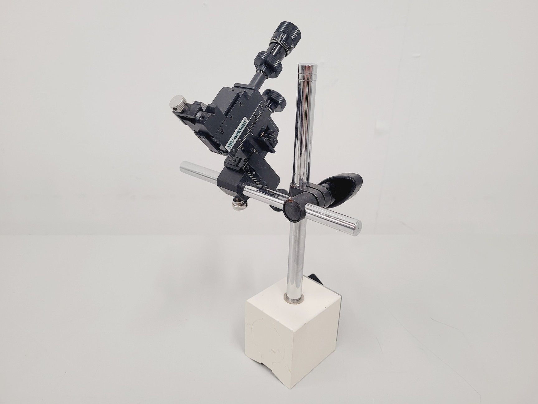 Image of Lot of 3 Narishige 3-axis Micromanipulators on Magnetic Stands M153, M152