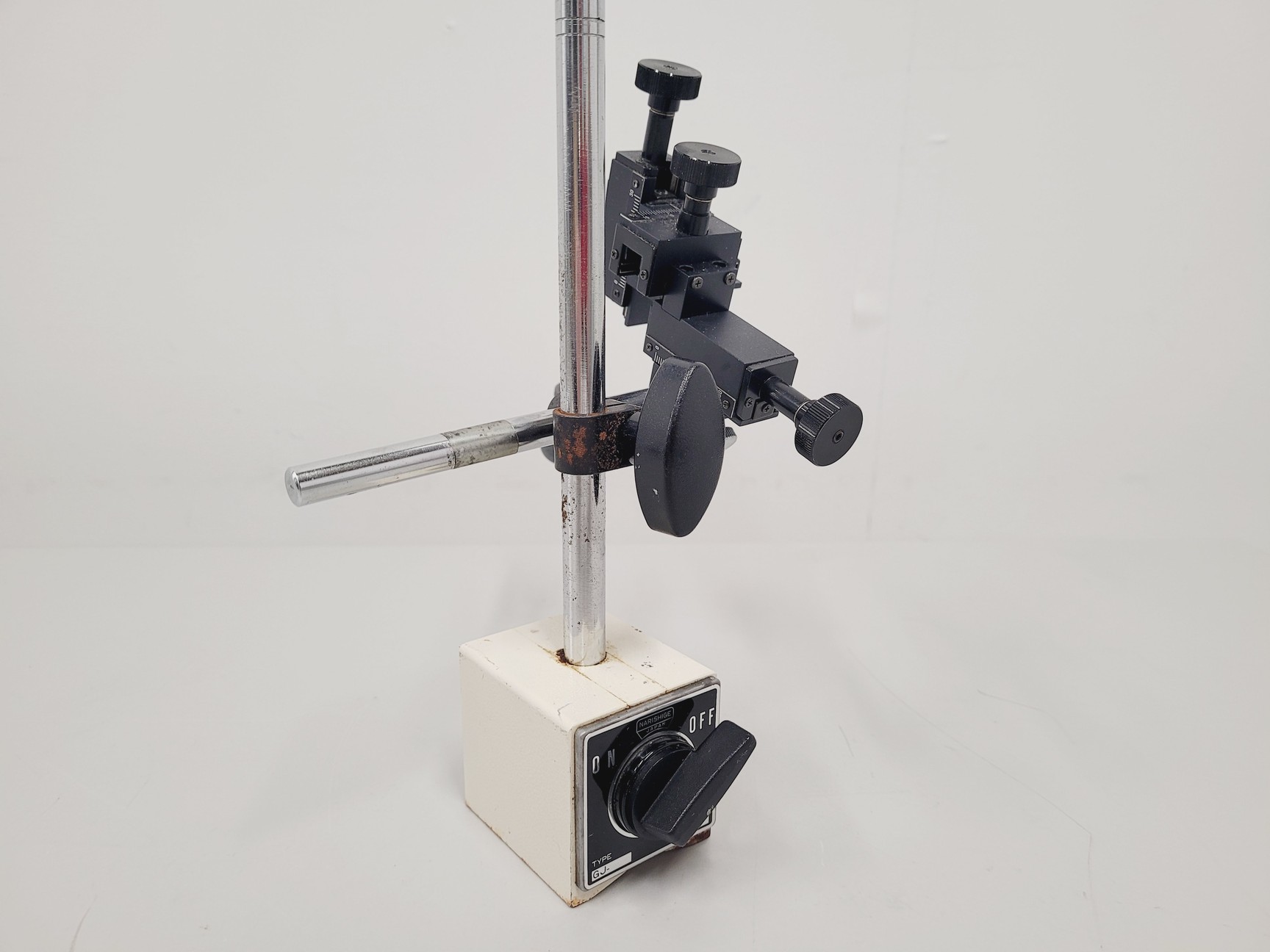 Image of Lot of 3 Narishige 3-axis Micromanipulators on Magnetic Stands M153, M152