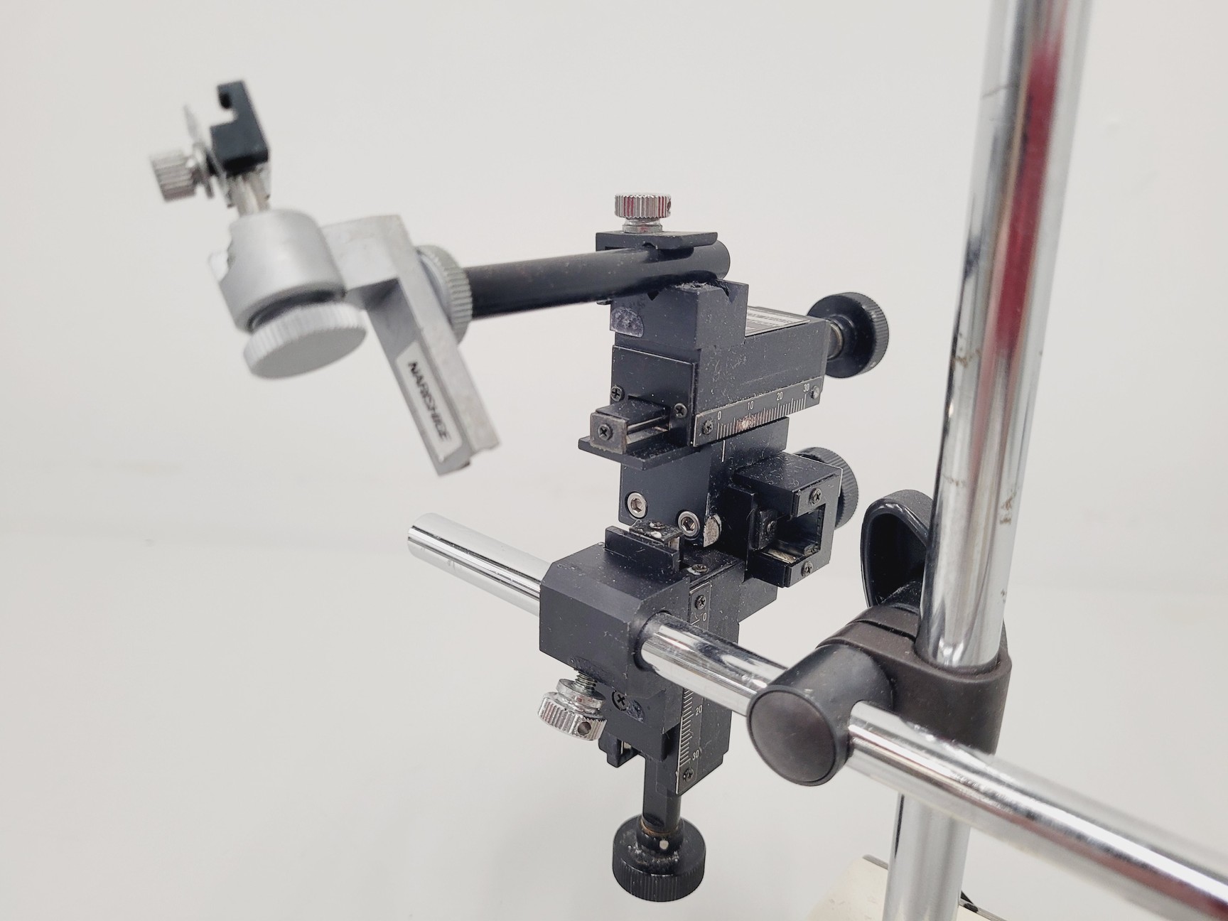 Image of Lot of 3 Narishige 3-axis Micromanipulators on Magnetic Stands M153, M152