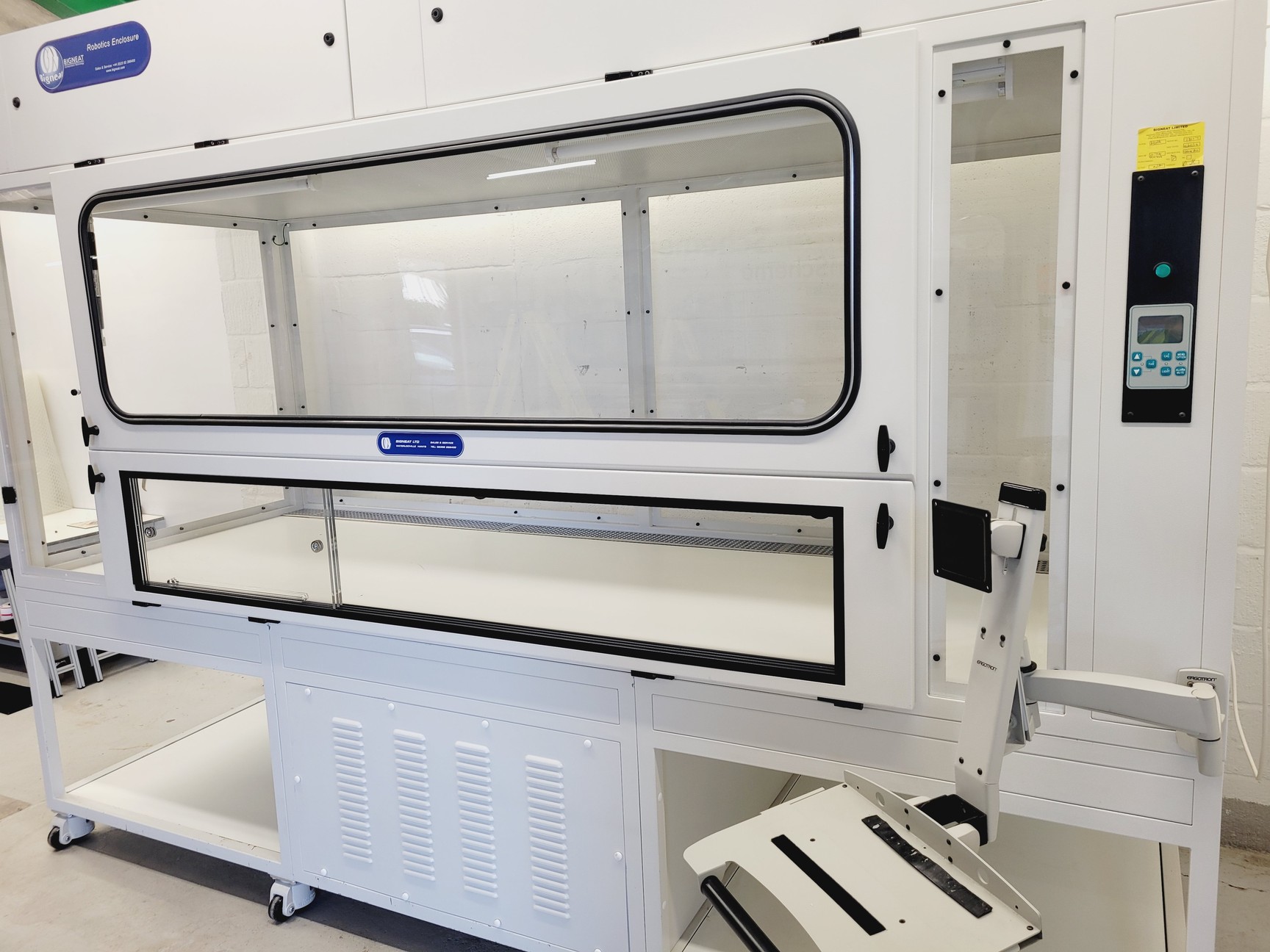 Image of Bigneat Robotics Enclosure Cabinet Class 2 RB3200/01 Lab
