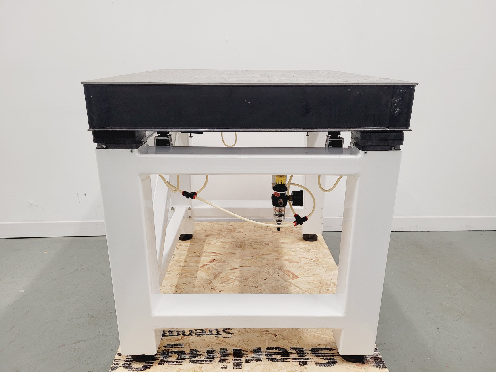 Image of Newport Active Isolation Table 90 x 75cm Model VH3036W-OPT Metric Lab