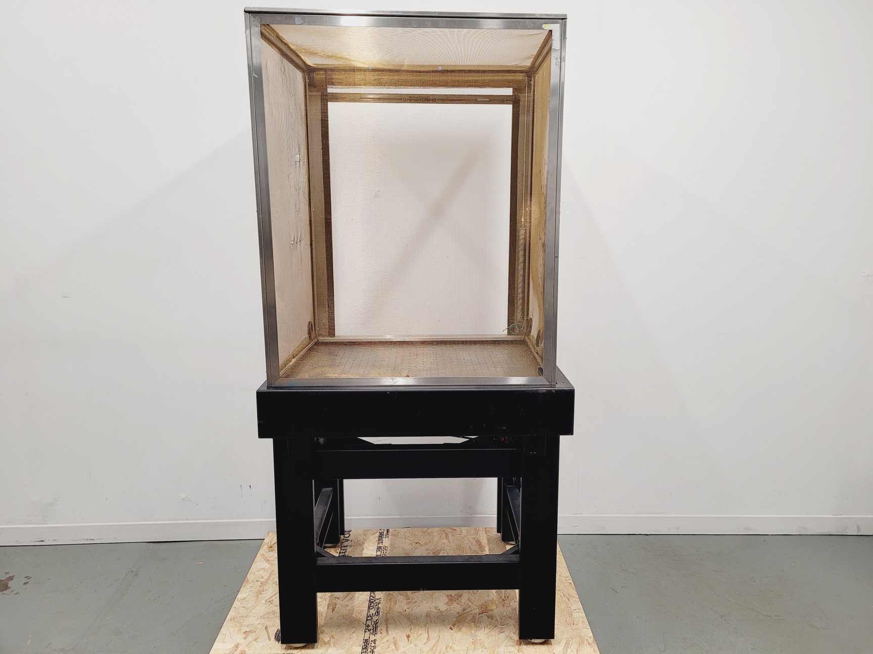 Image of TMC Active Vibration Isolation Table  Model: 63-534 With Faraday Cage Metric M6