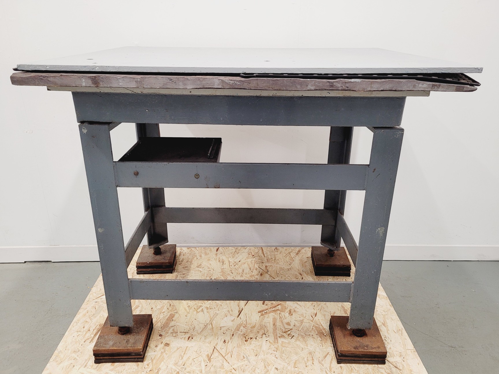 Image of Windley Bros Heavy Duty Isolation Anti Vibration Table 