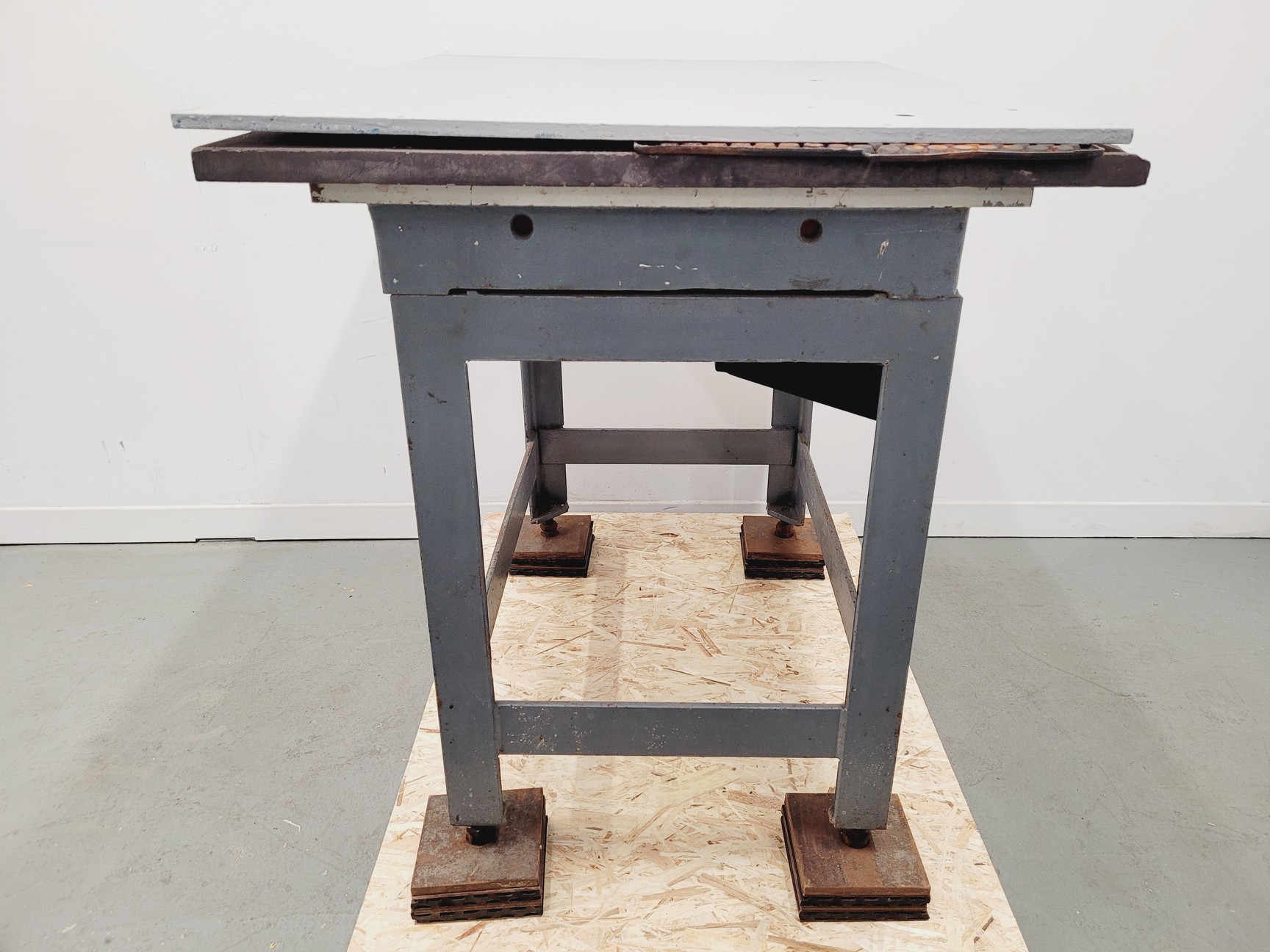 Image of Windley Bros Heavy Duty Isolation Anti Vibration Table 