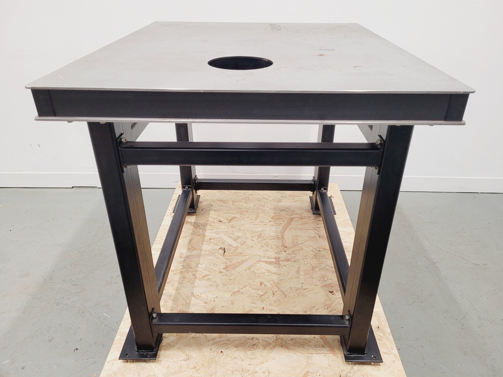 Image of Melles Griot Anti Vibration Isolation Optical Table 90 x 75cm