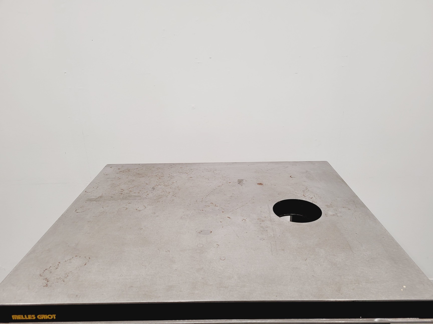 Image of Melles Griot Anti Vibration Isolation Optical Table 90 x 75cm